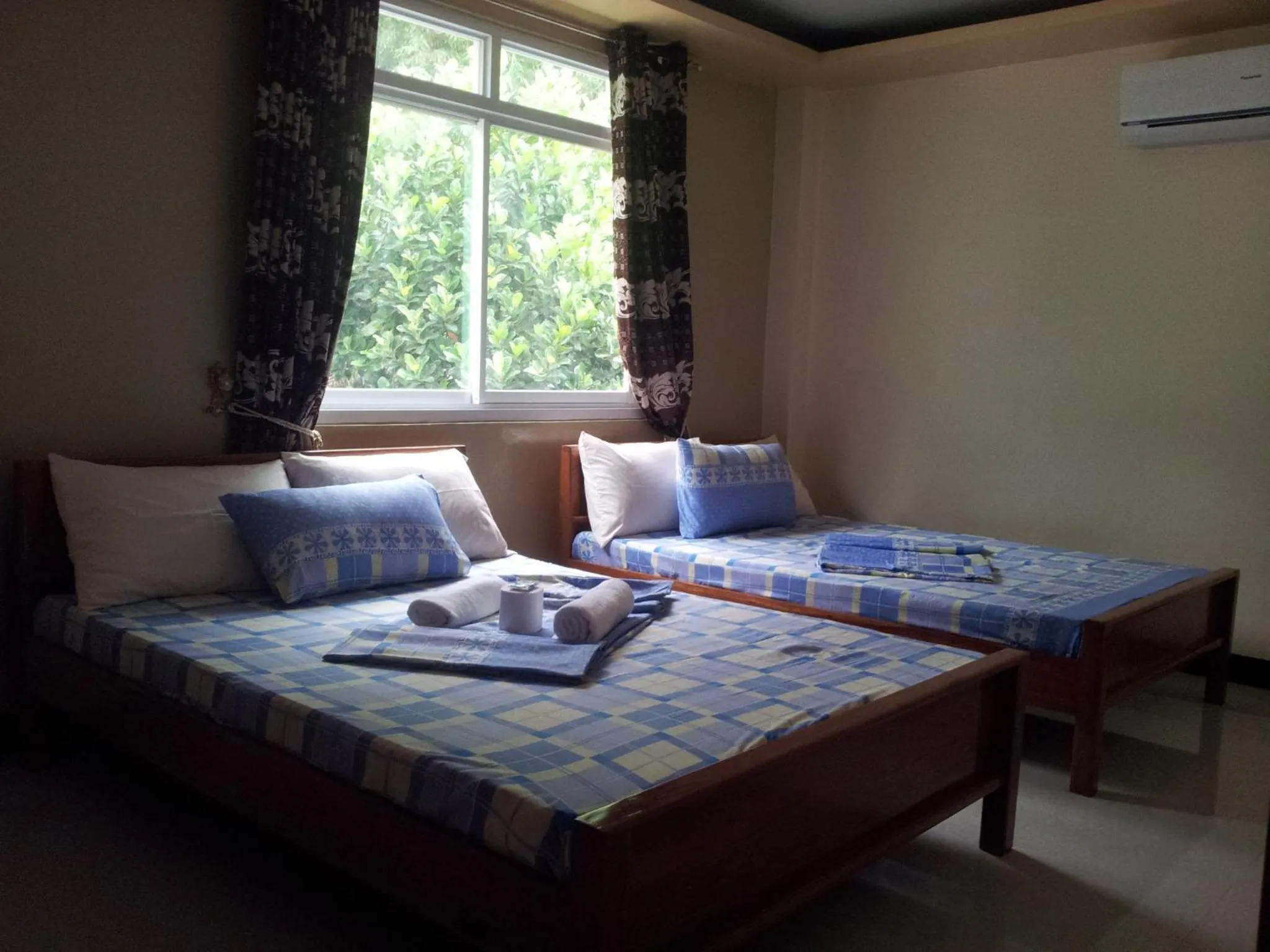 Photo of the whole room, Bed in Buena's Haven Travelodge