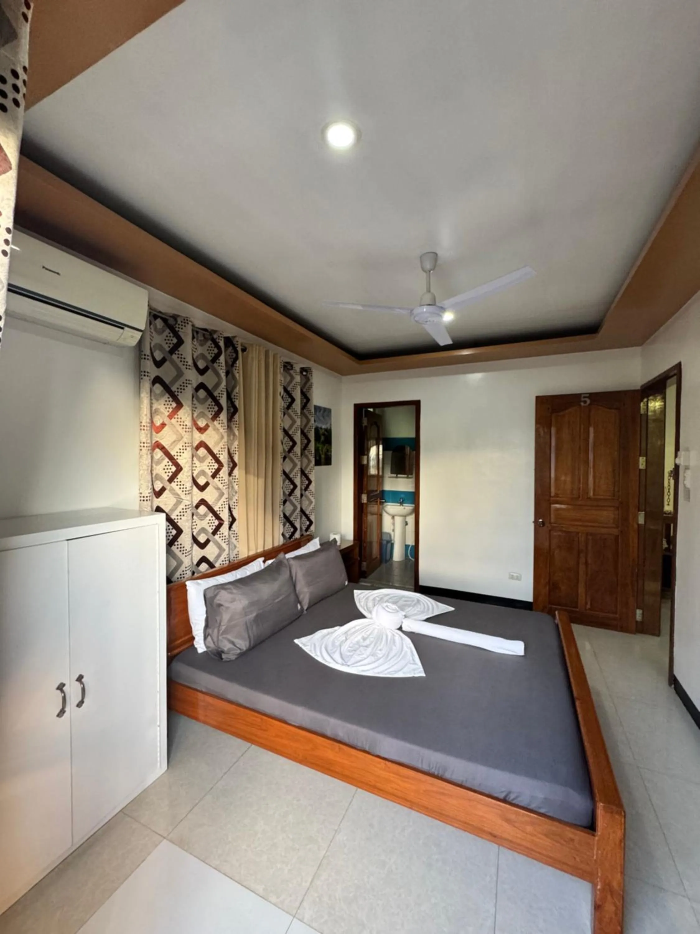 Bed in Buena's Haven Travelodge