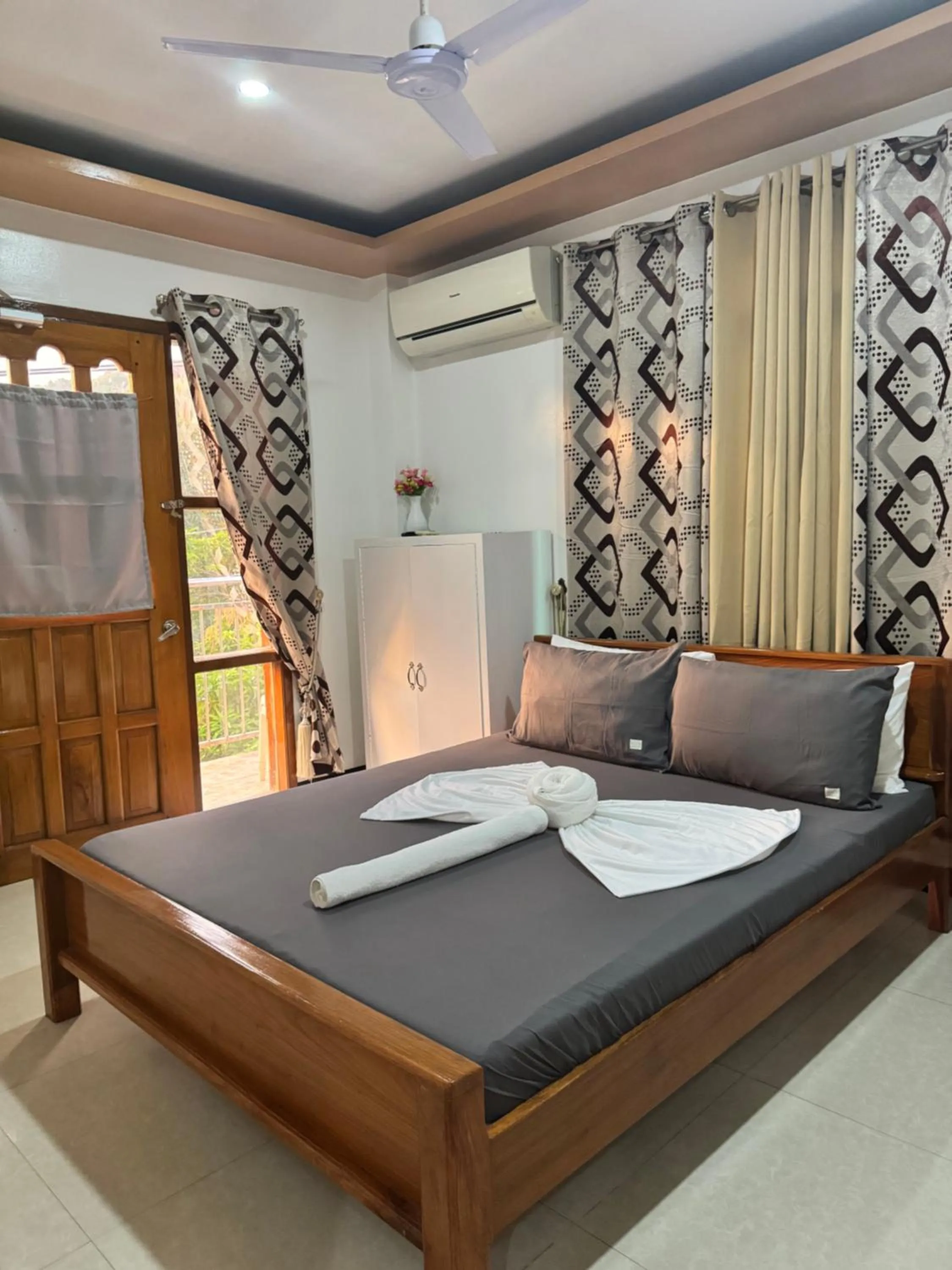 Bed in Buena's Haven Travelodge