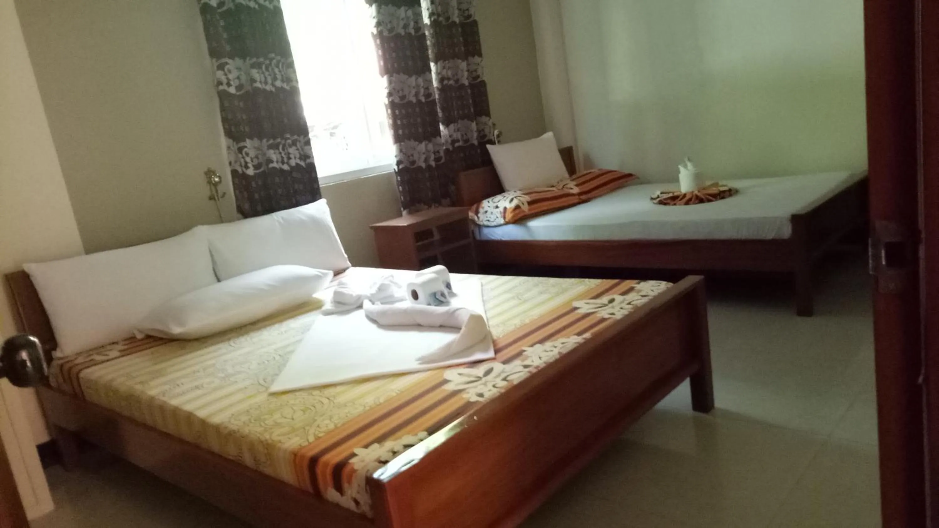 Photo of the whole room, Bed in Buena's Haven Travelodge