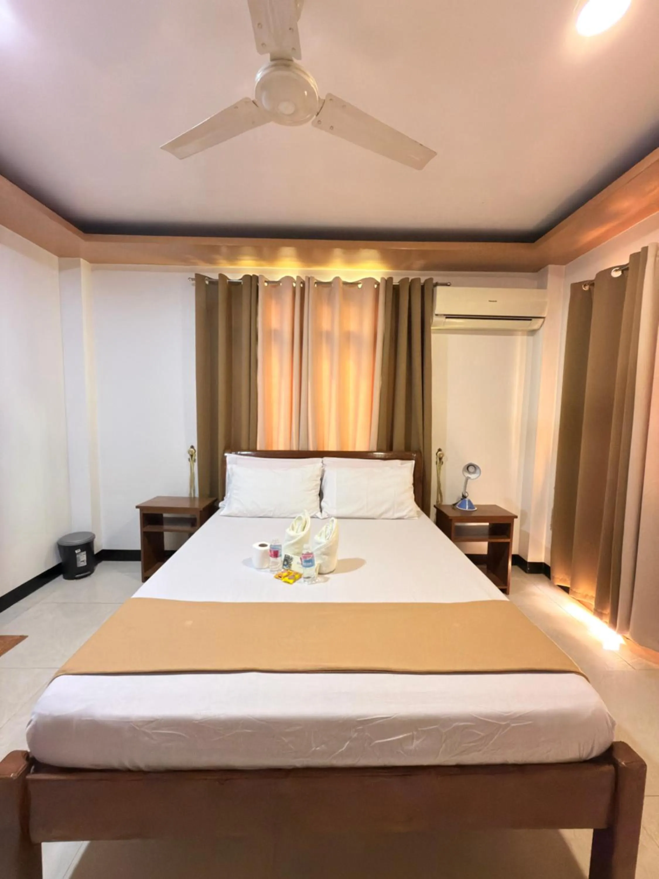 Bed in Buena's Haven Travelodge