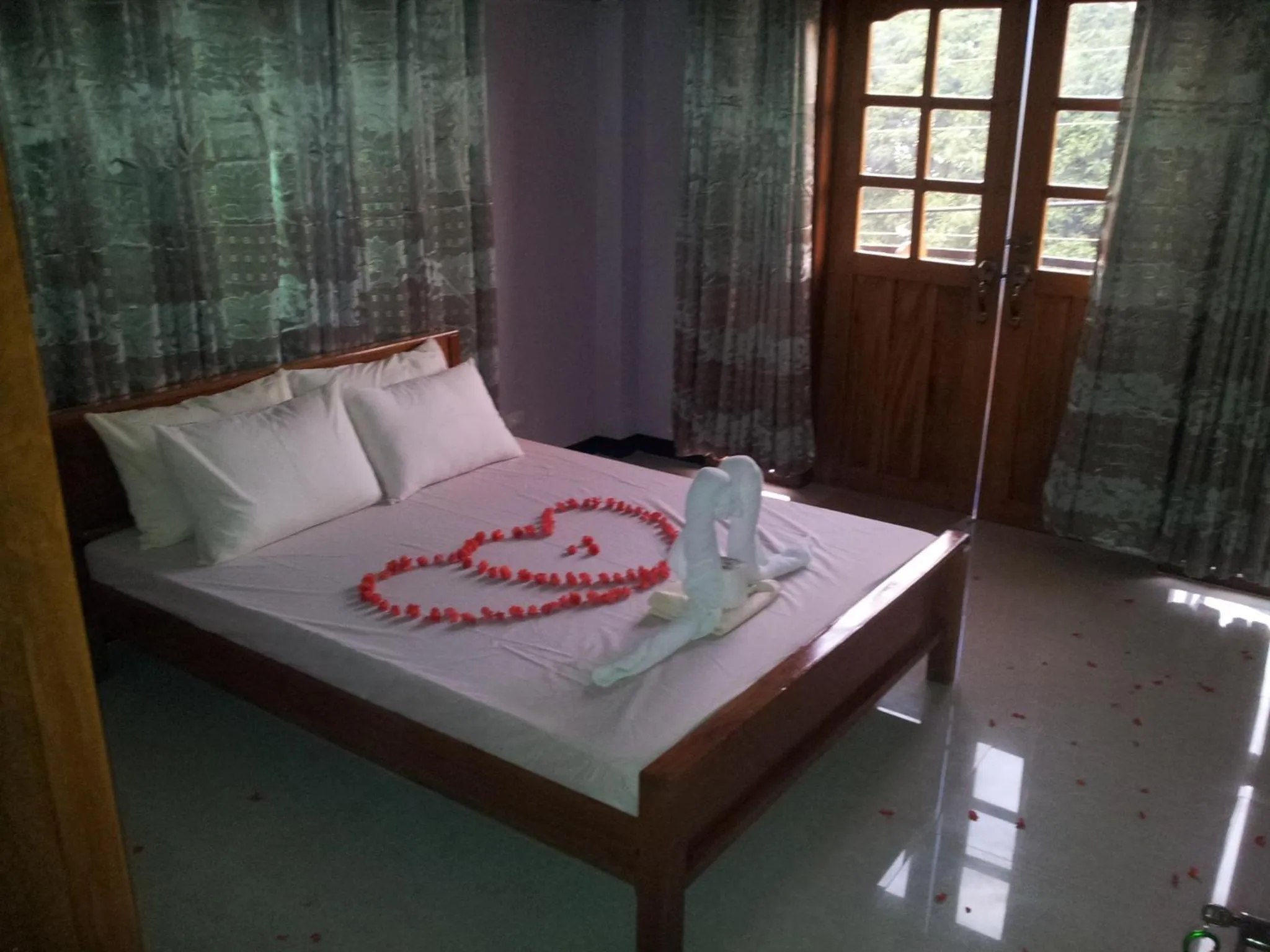 Photo of the whole room, Bed in Buena's Haven Travelodge