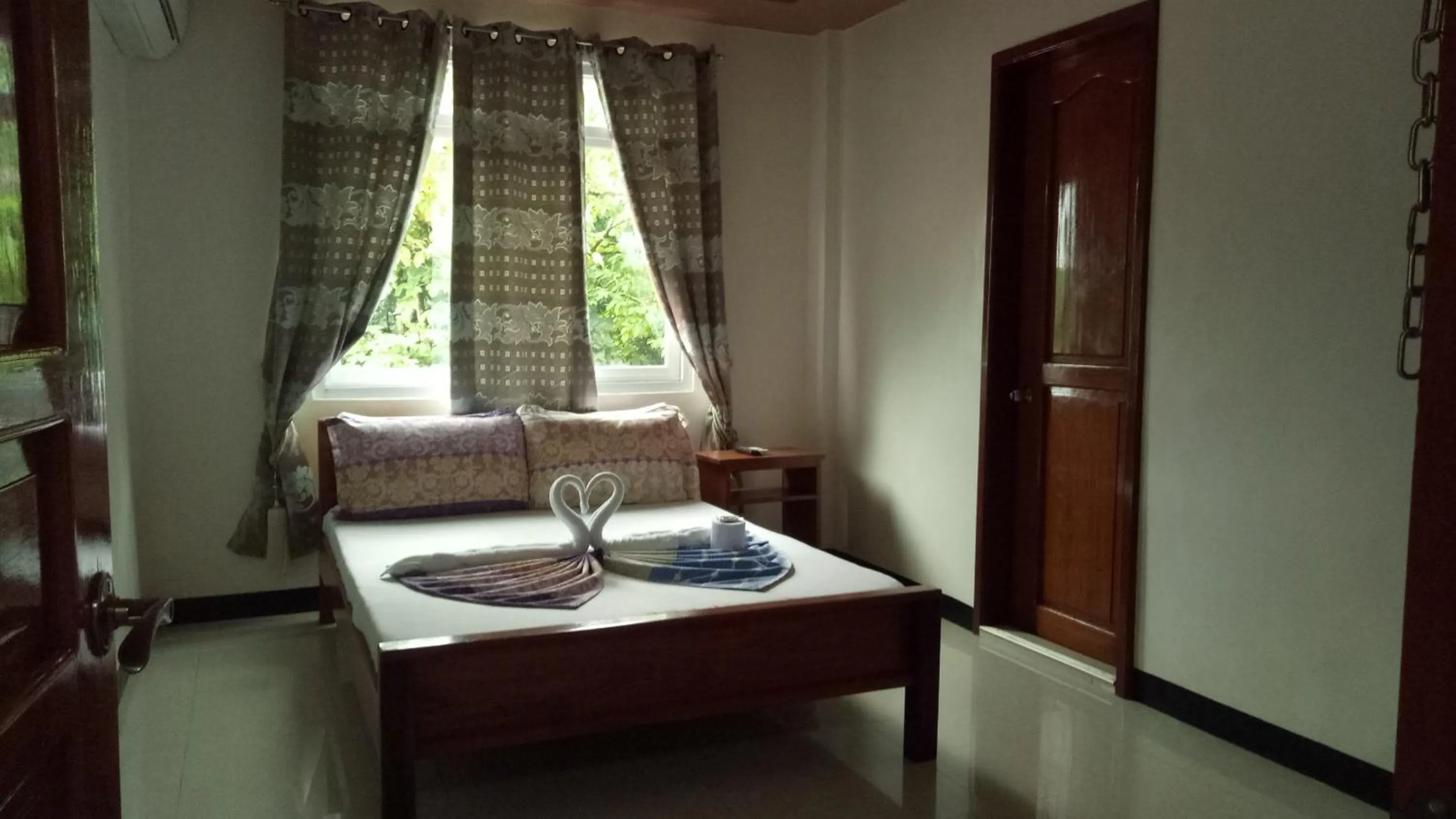 Photo of the whole room, Bed in Buena's Haven Travelodge