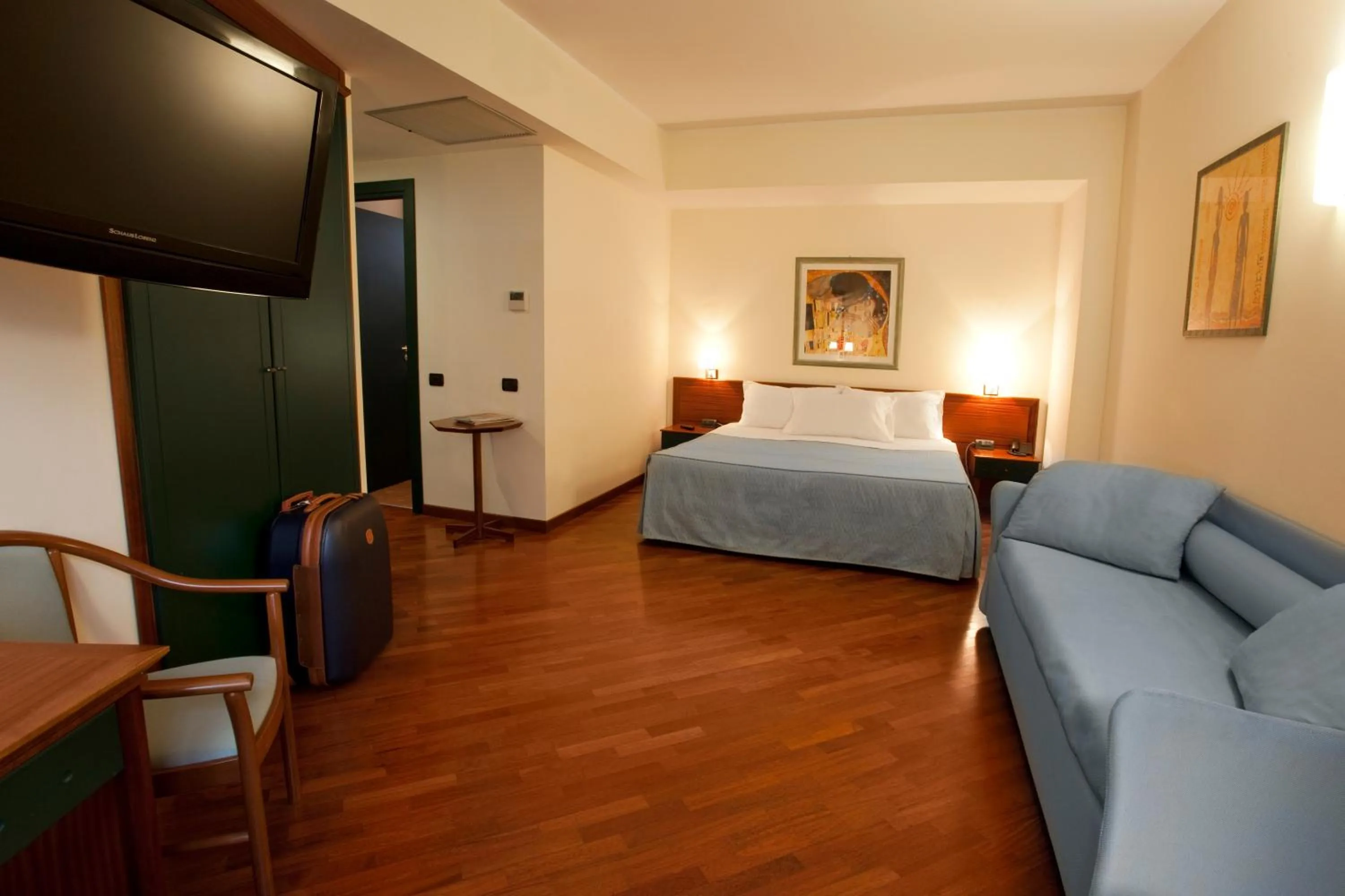 TV and multimedia, Bed in Grande Albergo Maugeri