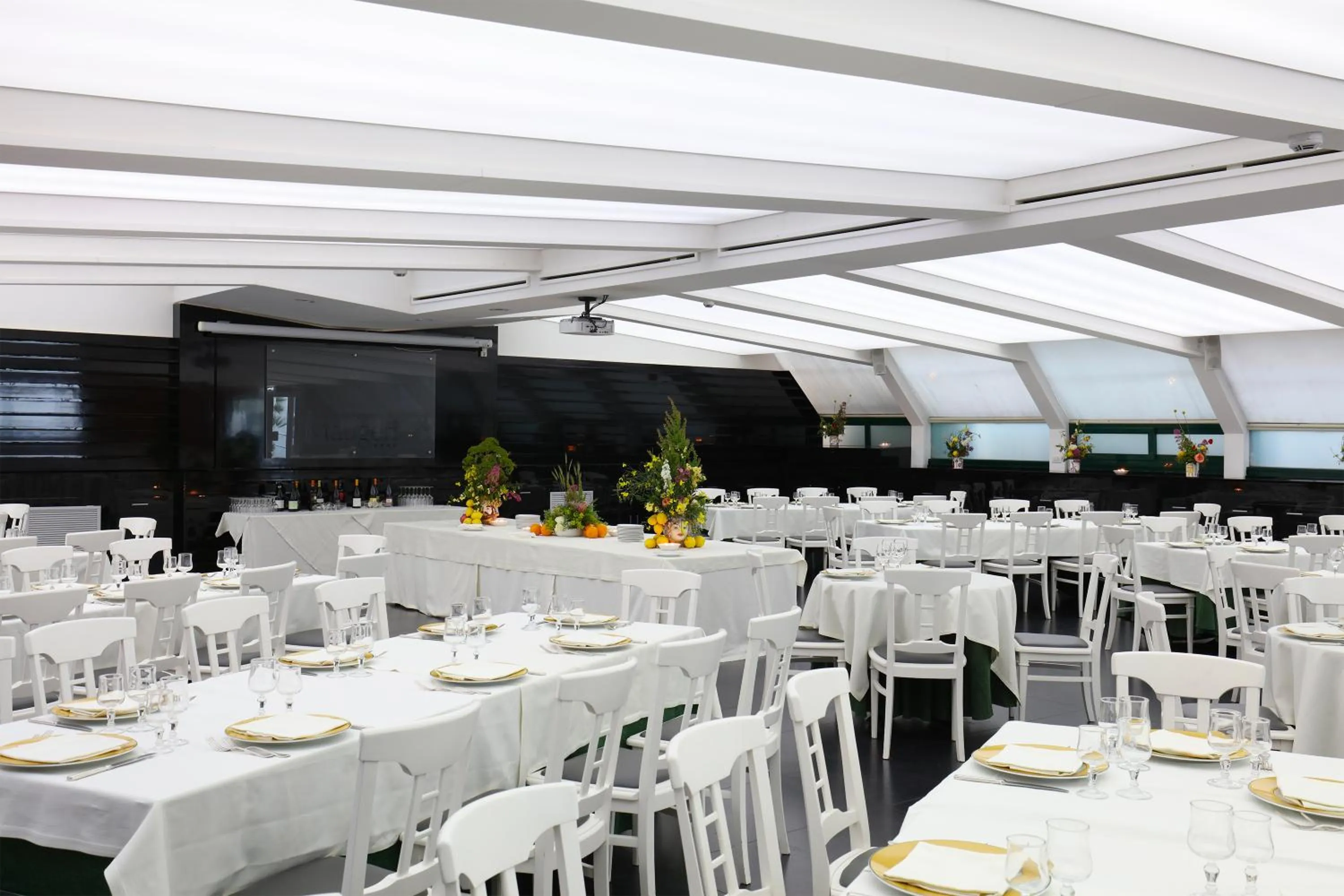 Restaurant/places to eat in Grande Albergo Maugeri