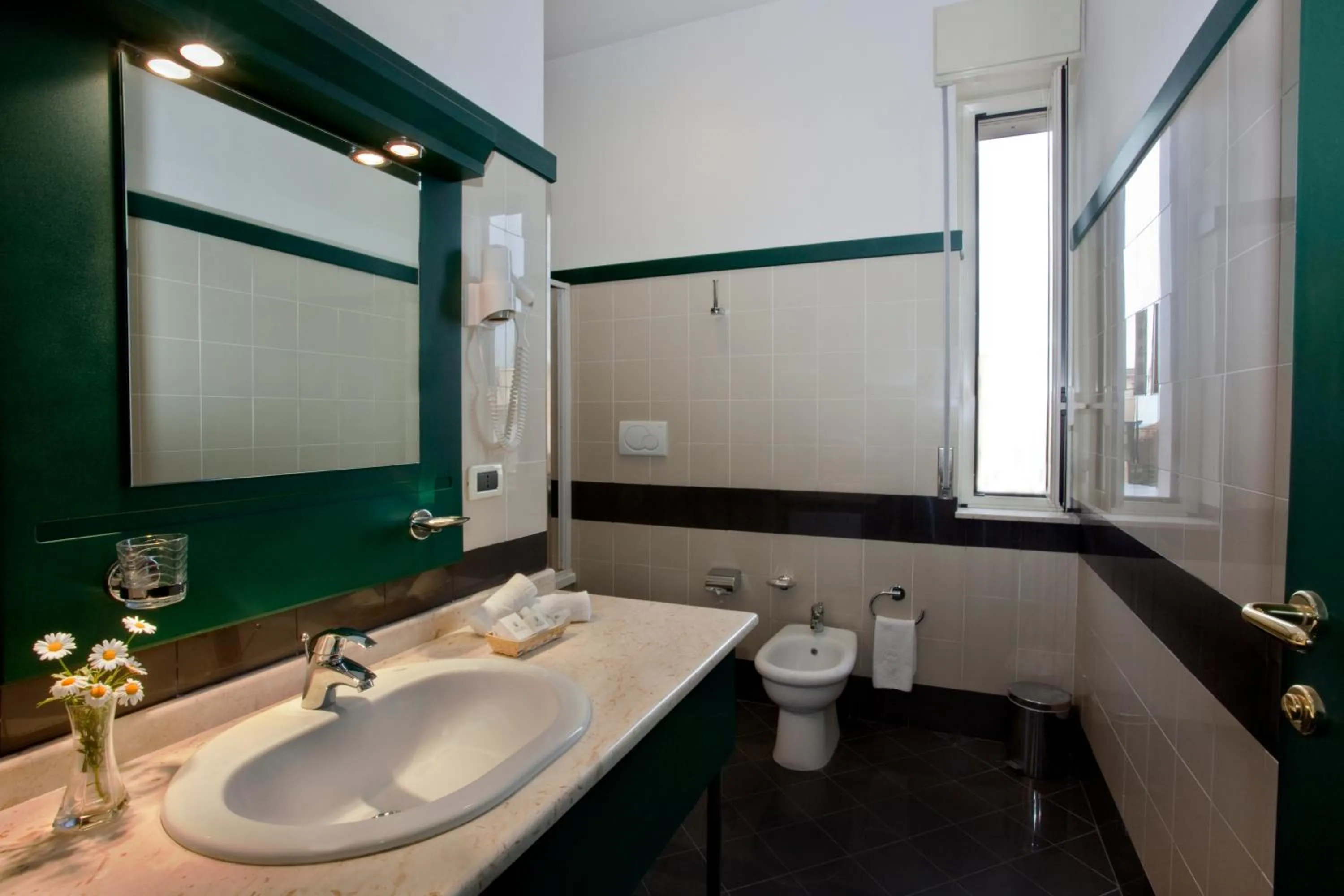 Toilet in Grande Albergo Maugeri