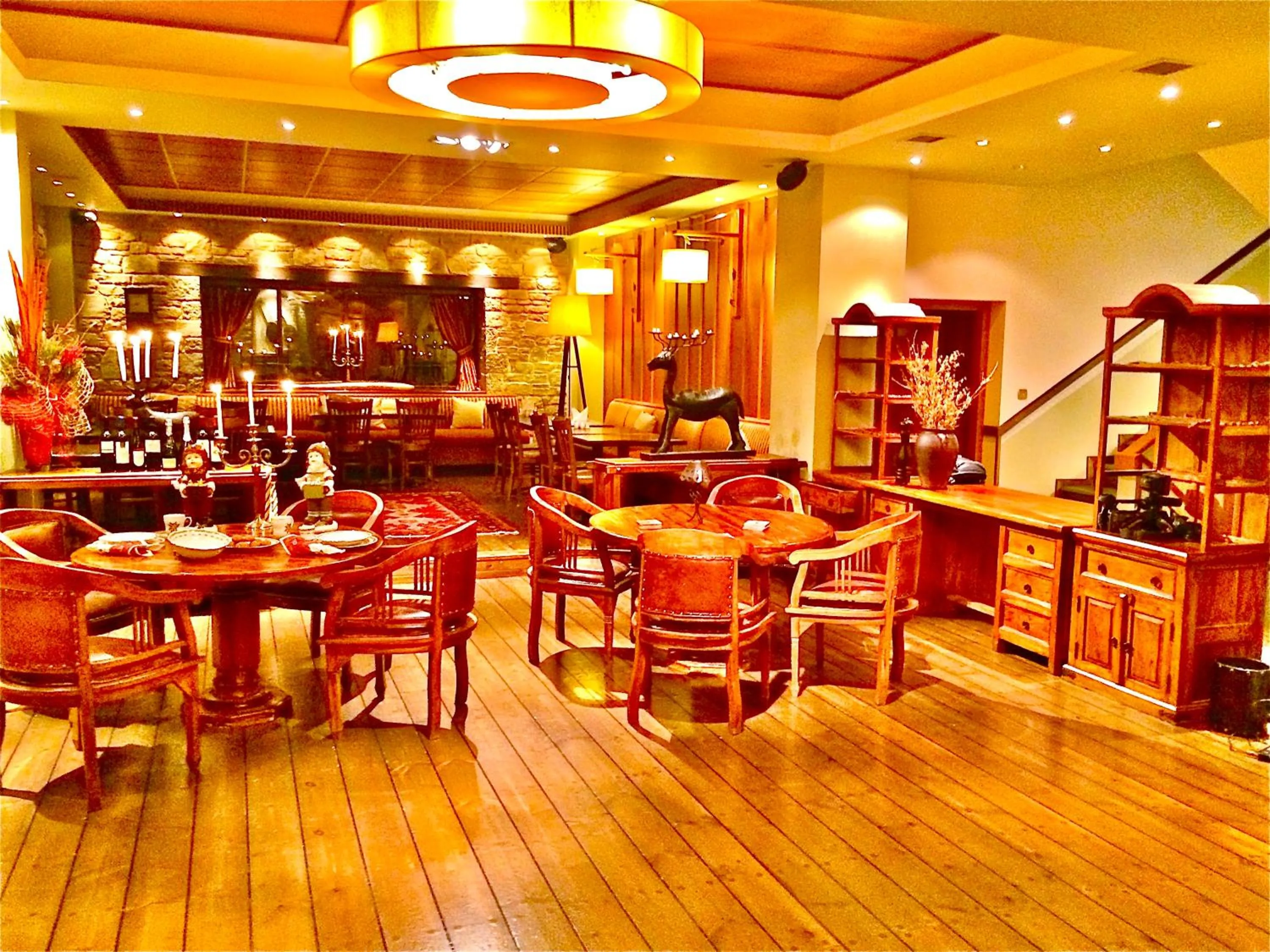 Restaurant/places to eat in Valia Nostra Escape Hotel