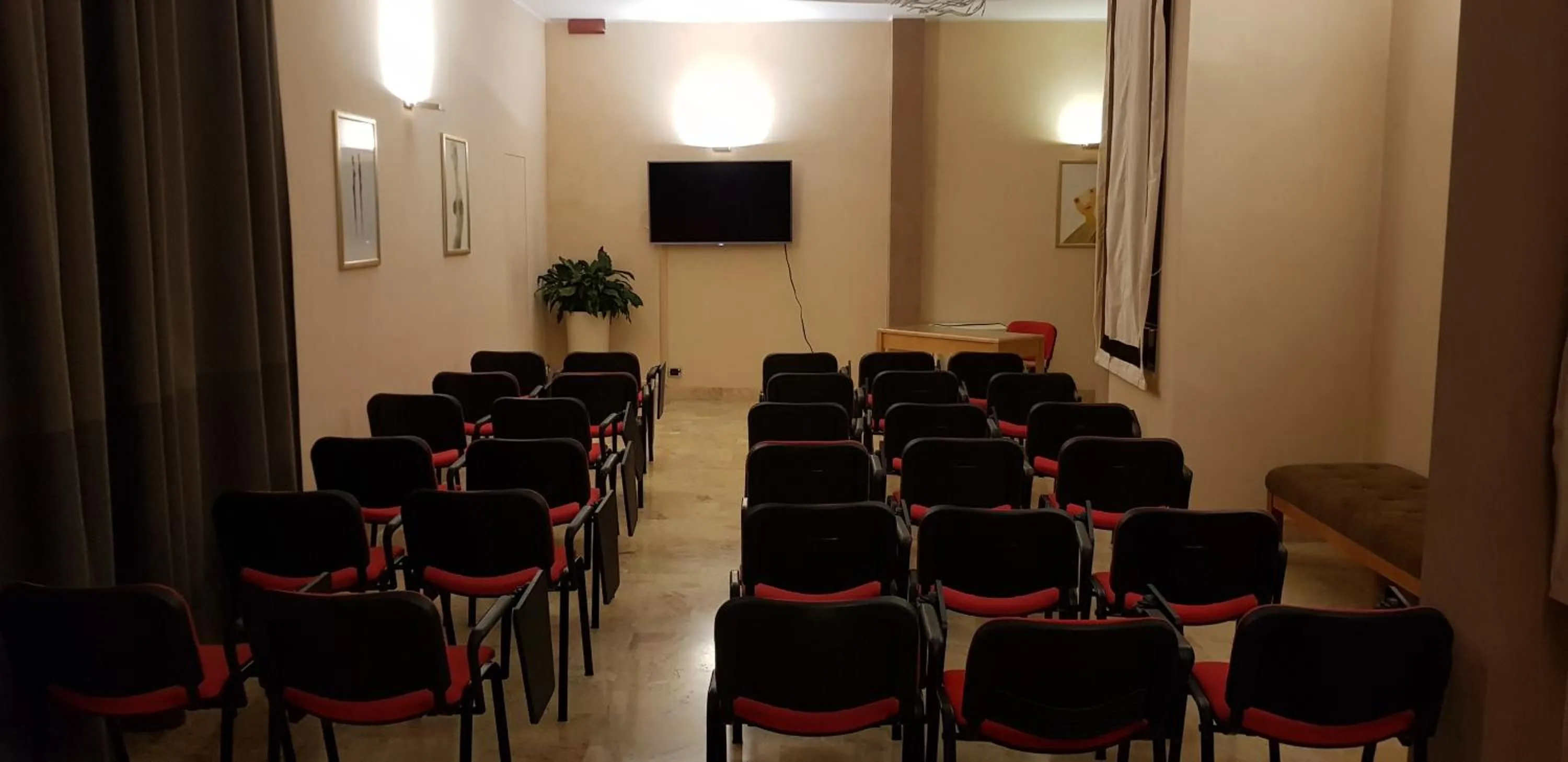 TV and multimedia in Riviera Hotel