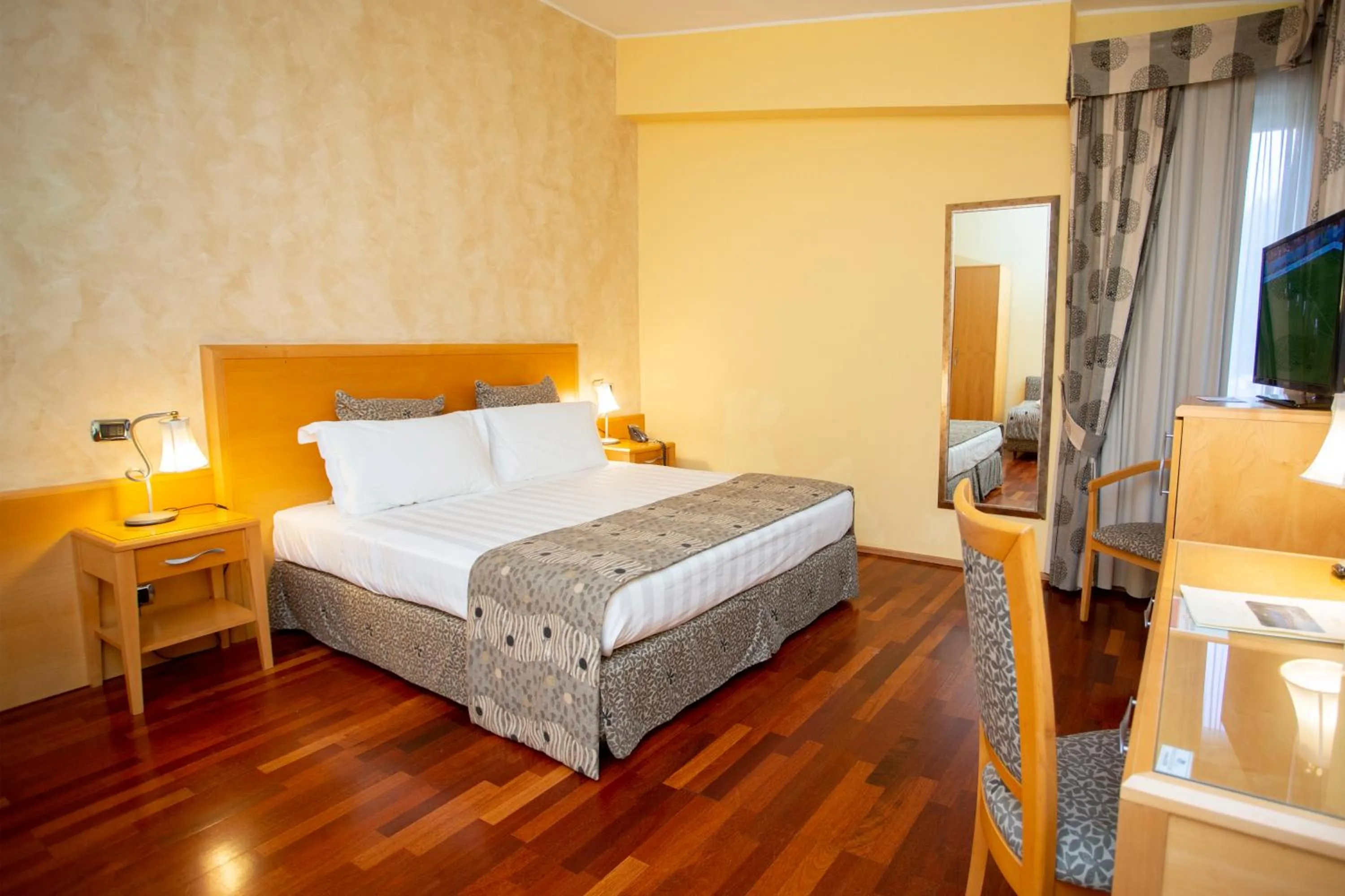 Bedroom, Bed in Riviera Hotel