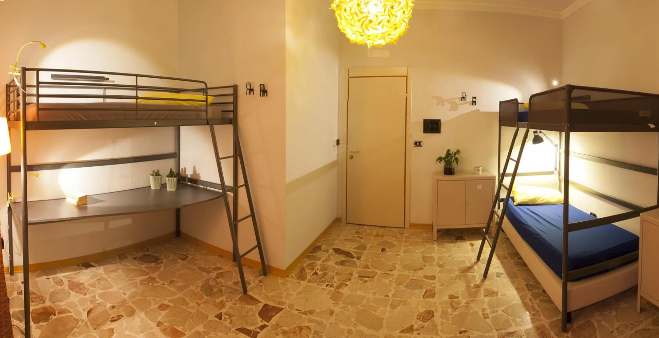 bunk bed, Bed in Ostello degli Elefanti