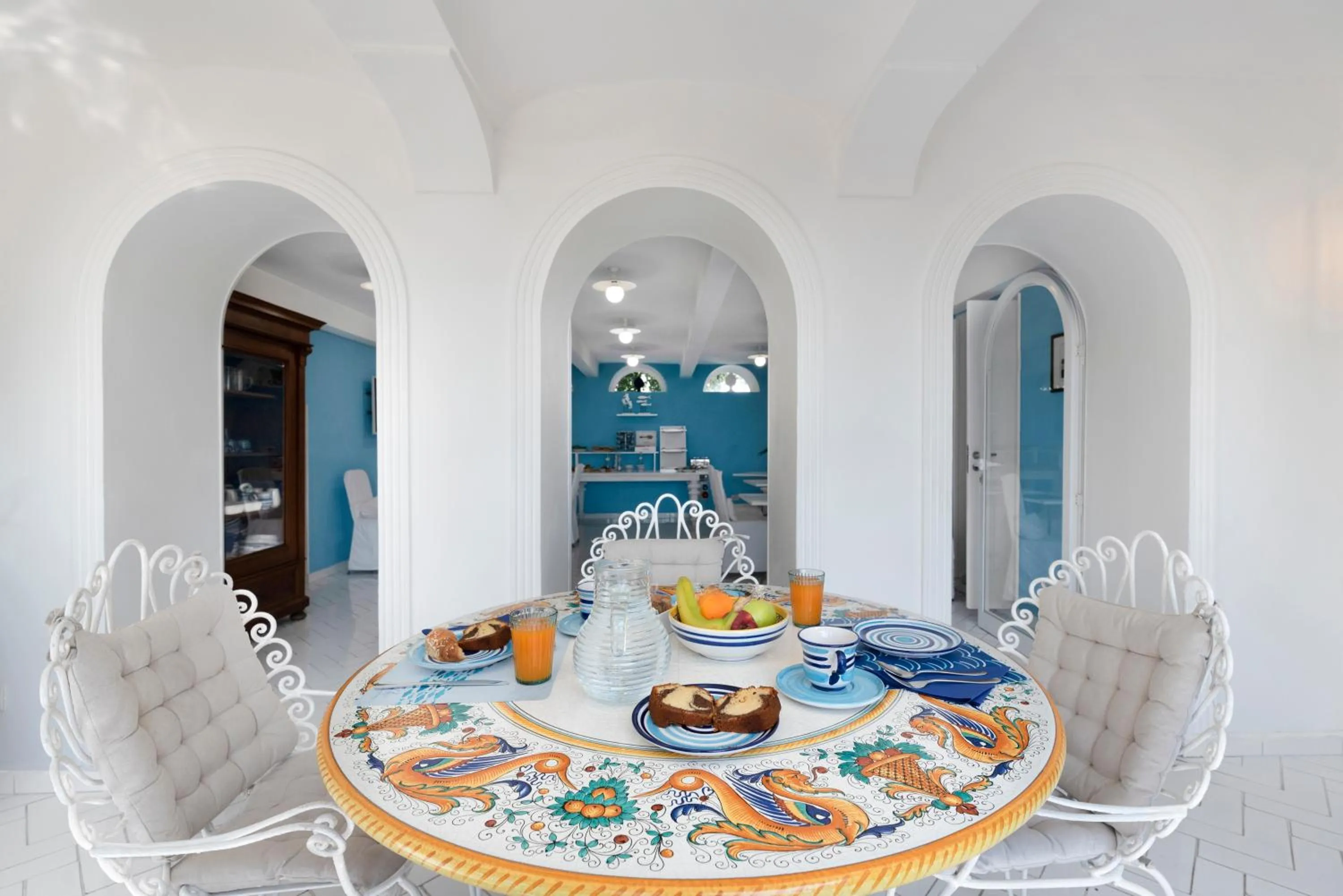 Restaurant/places to eat in Hotel Bougainville