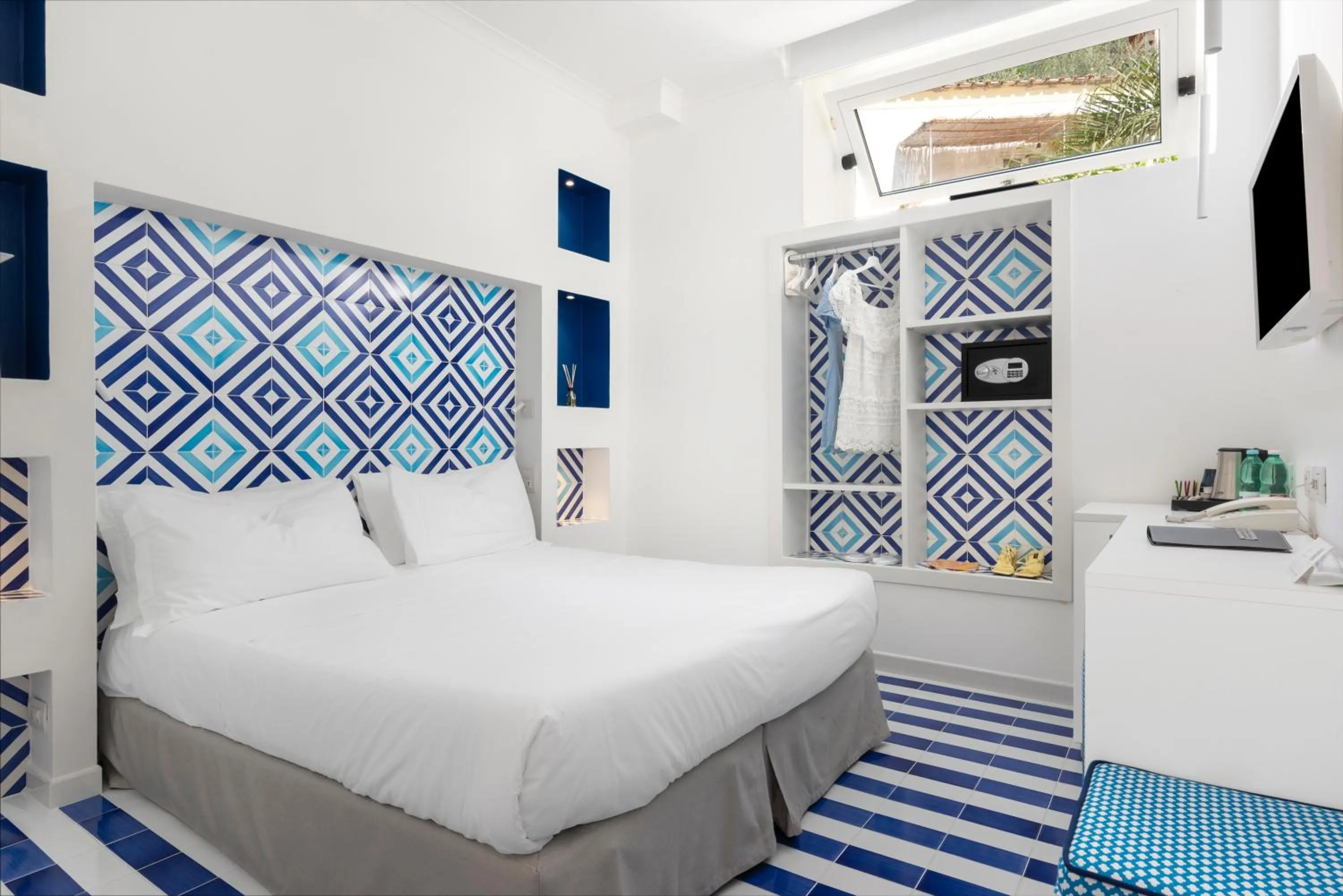 Bedroom, Bed in Hotel Bougainville