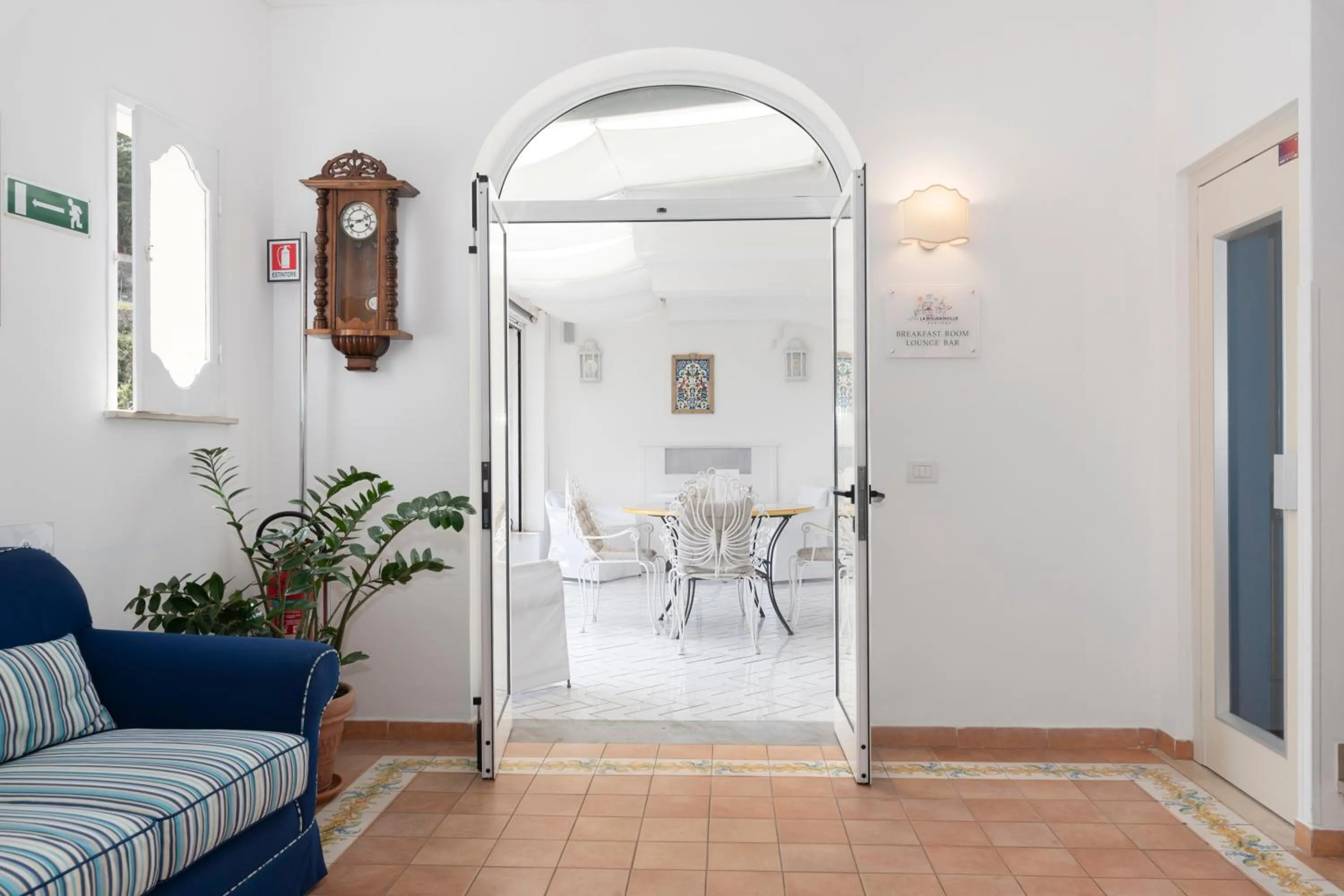 Lounge or bar in Hotel Bougainville