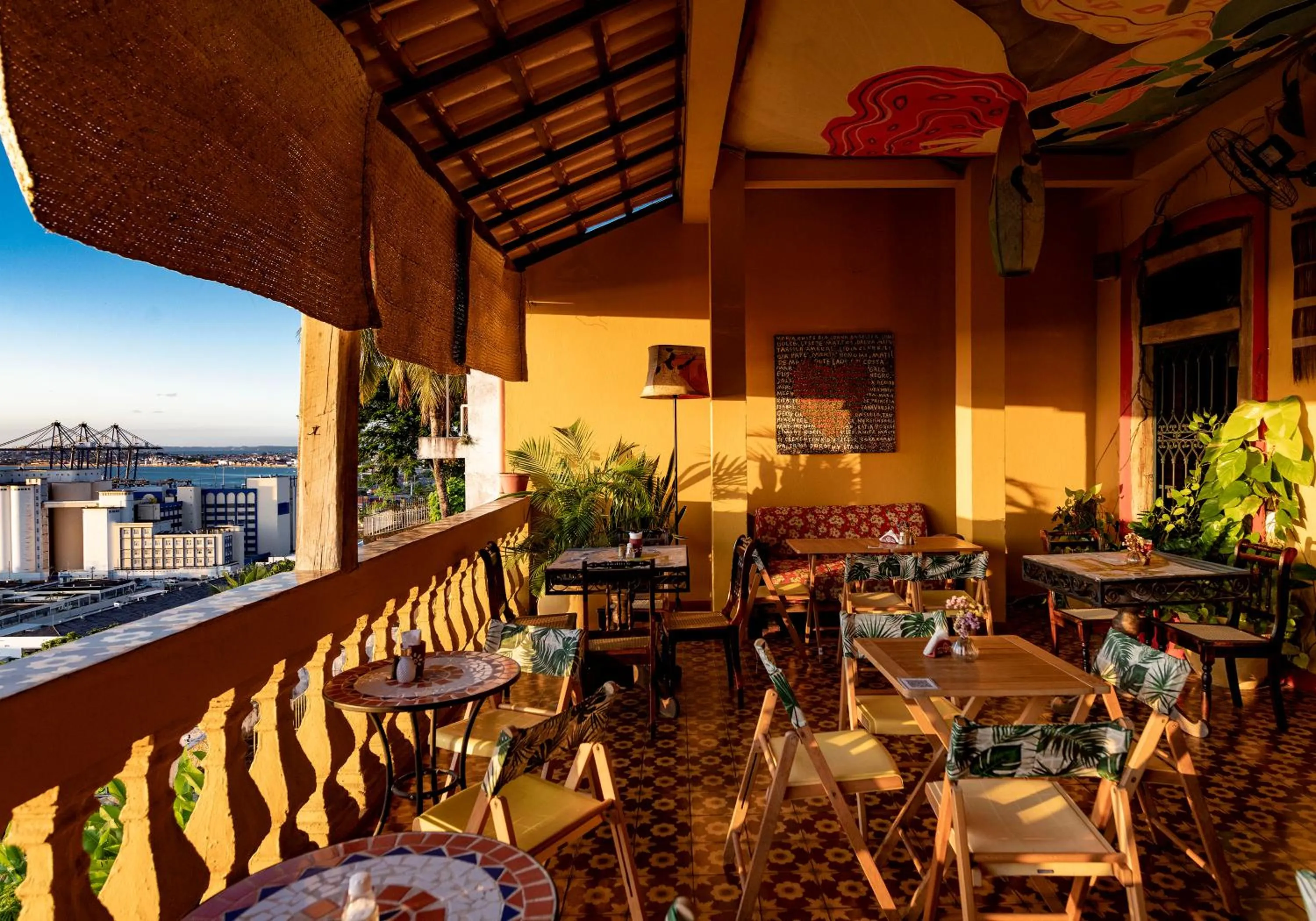 Restaurant/places to eat in Pousada Des Arts