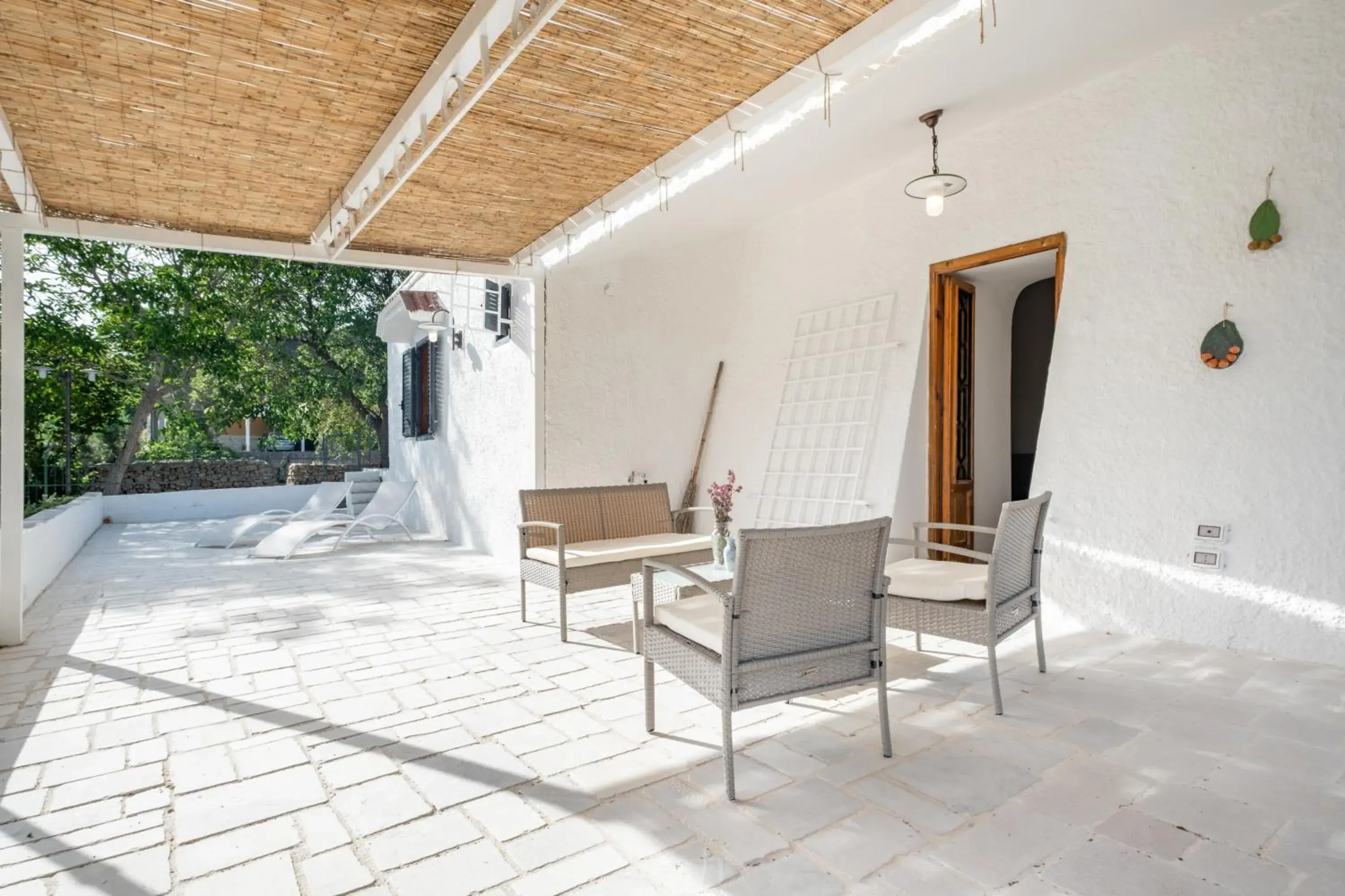 GuestHost - Trullo Bella Vista with patio & parking GuestHost - Trullo Bella Vista with patio & parking