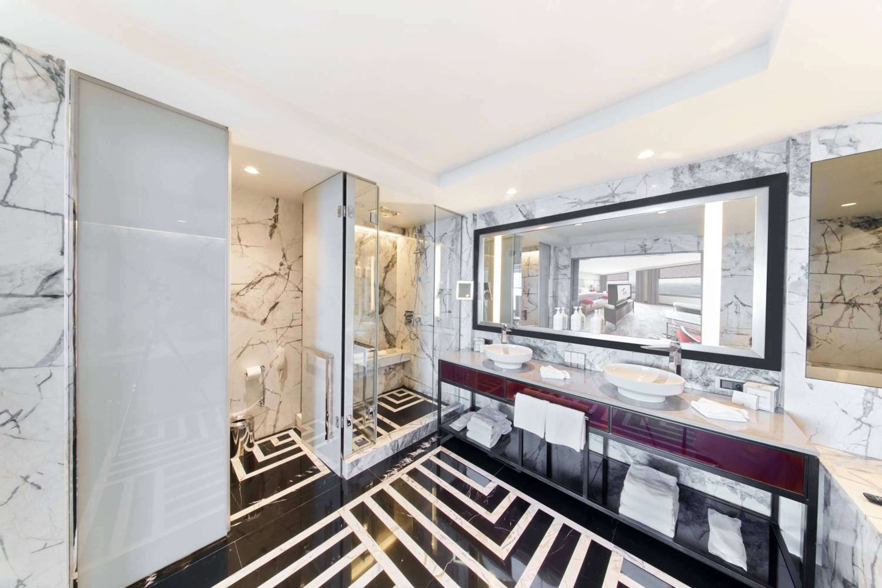 Shower in The Marmara Taksim