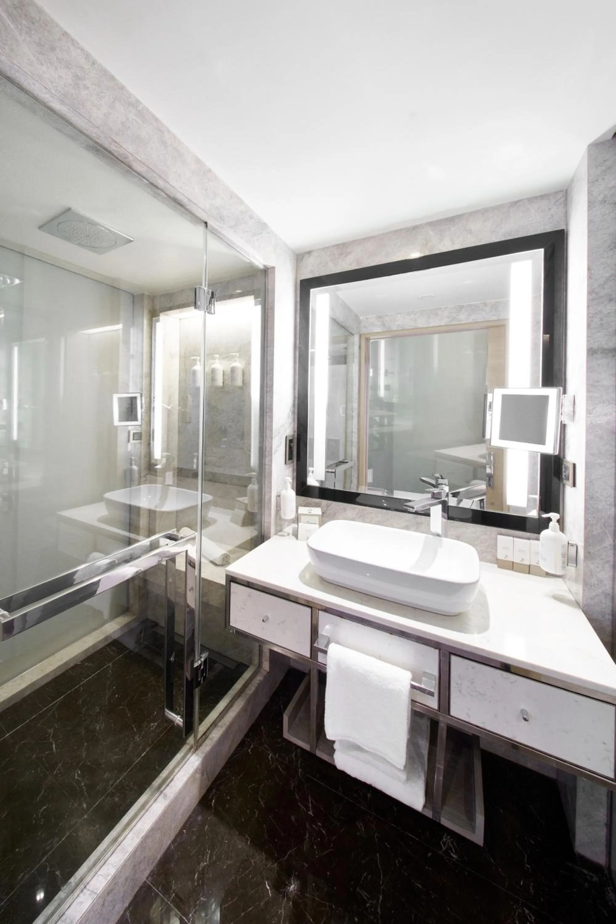 Shower in The Marmara Taksim