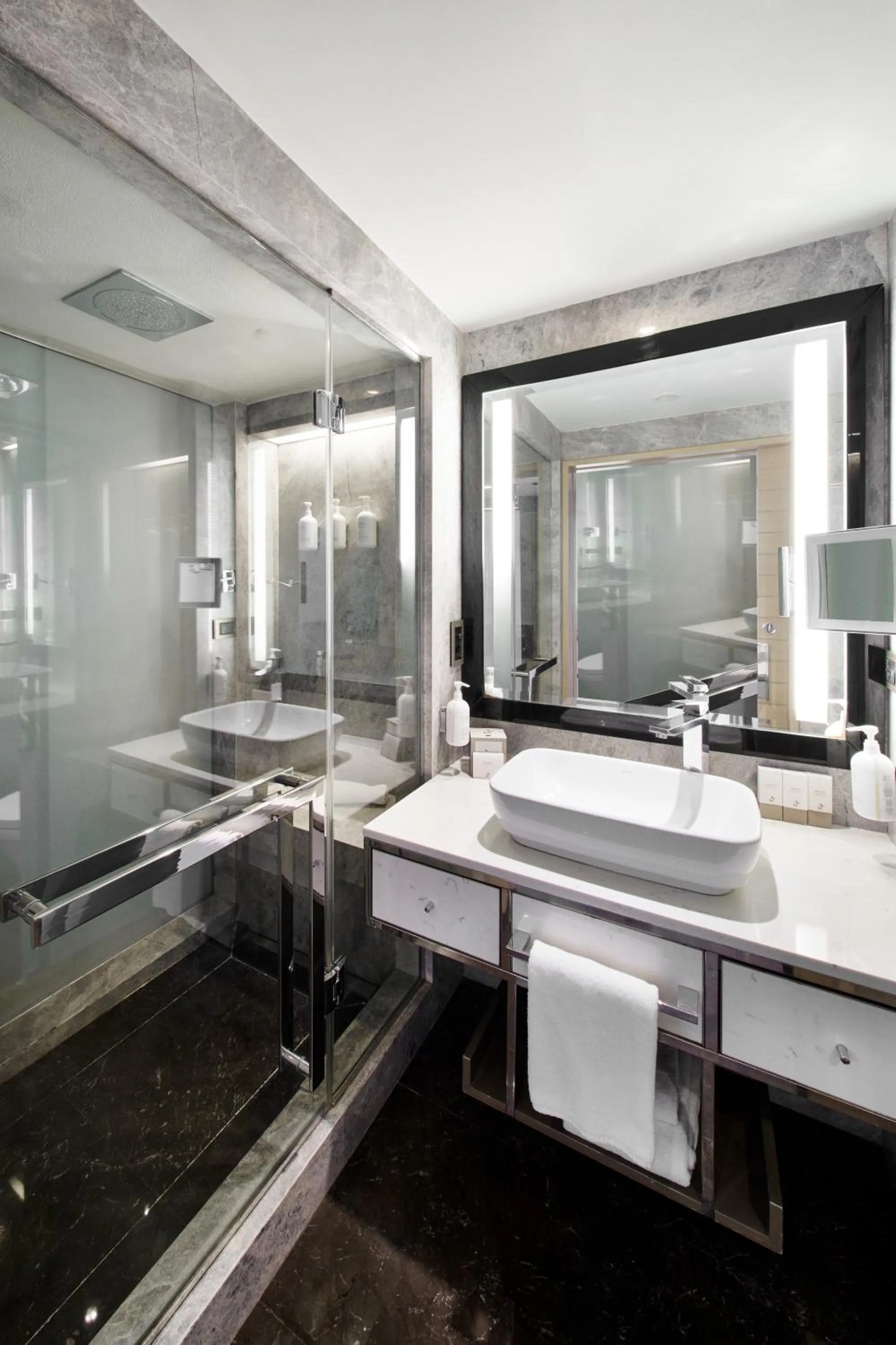 Shower in The Marmara Taksim