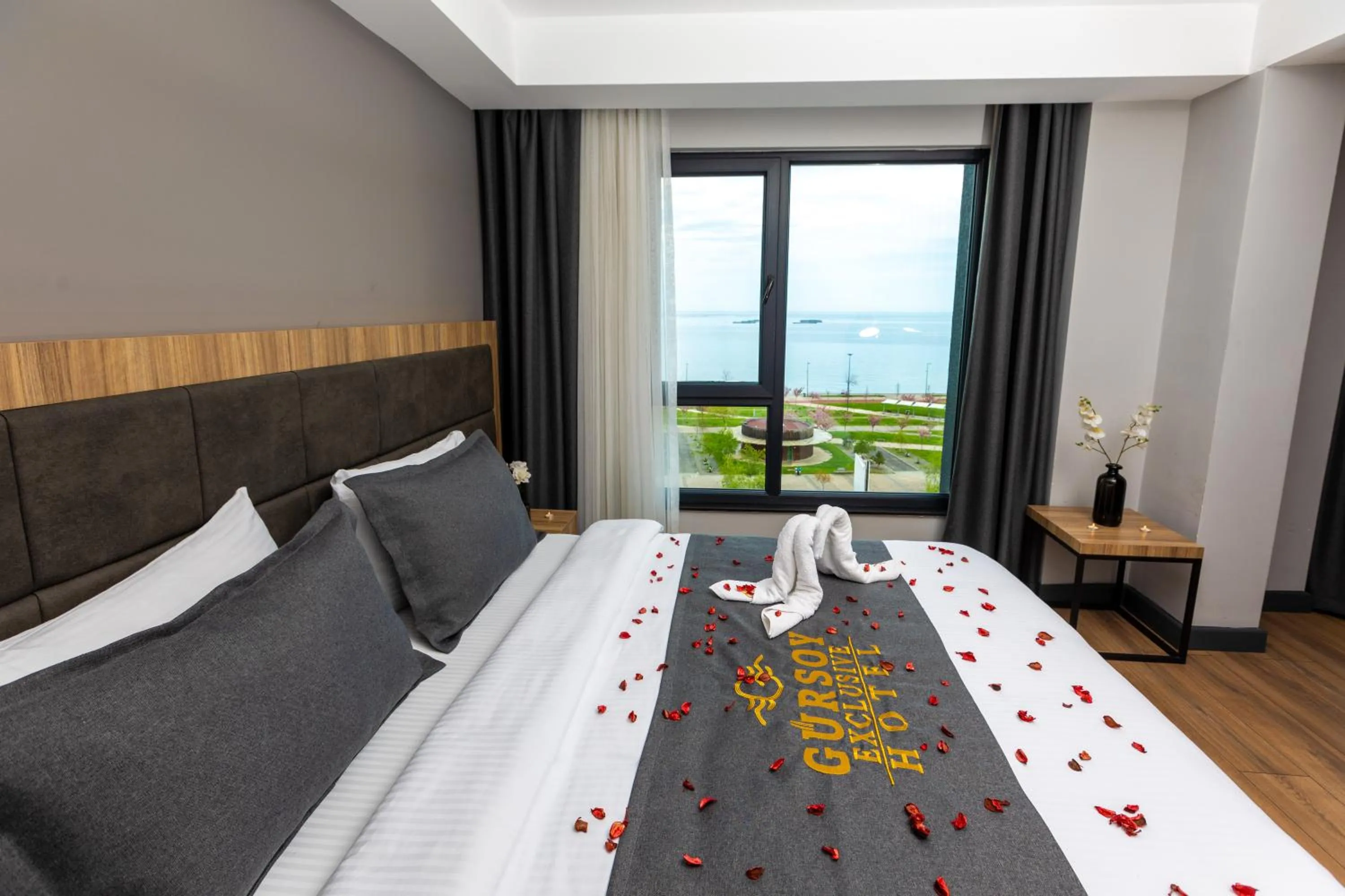 Sea view, Bed in GÜRSOY EXCLUSIVE HOTEL