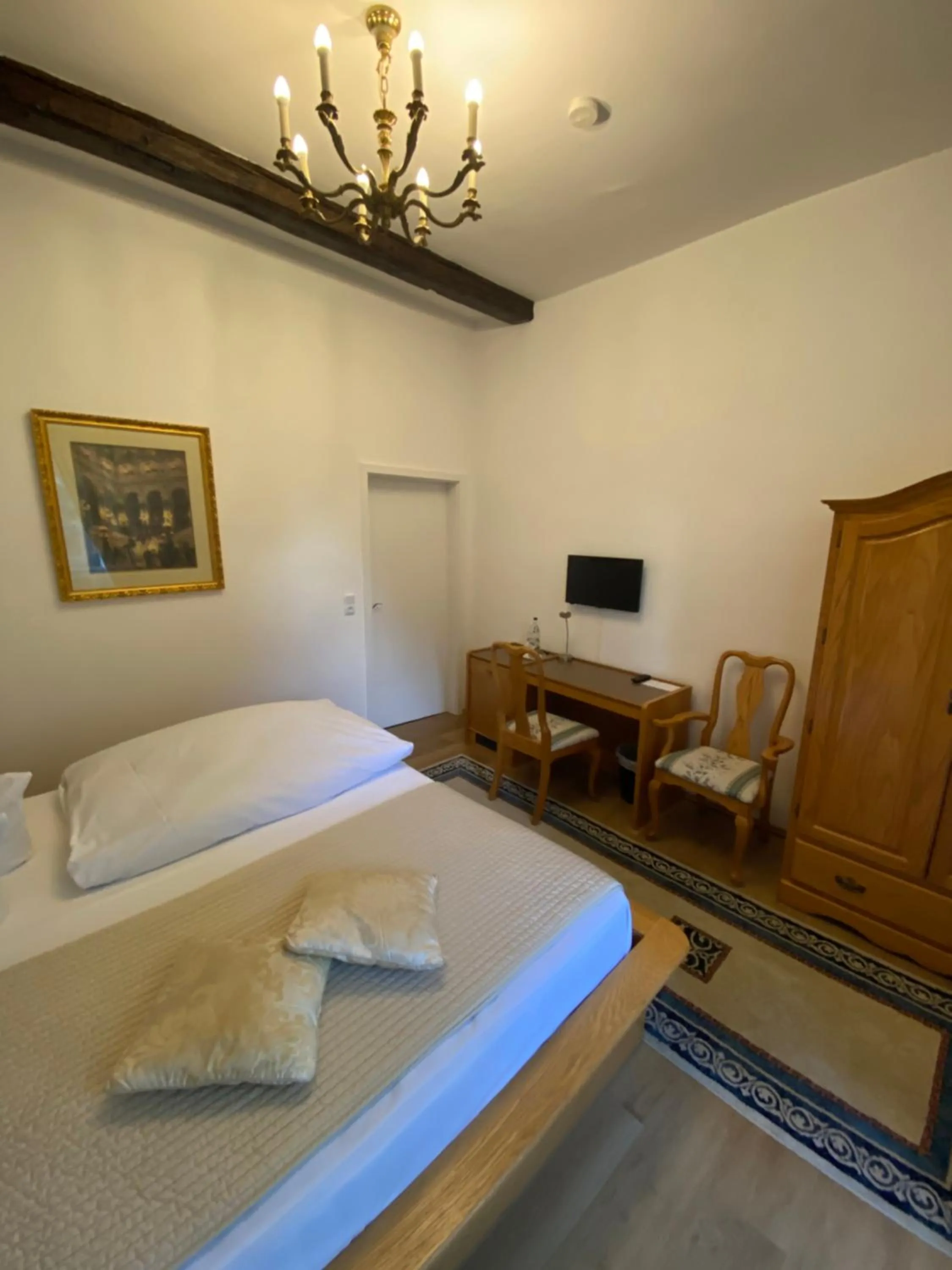 Photo of the whole room, Bed in Jagdschloss lalendorf