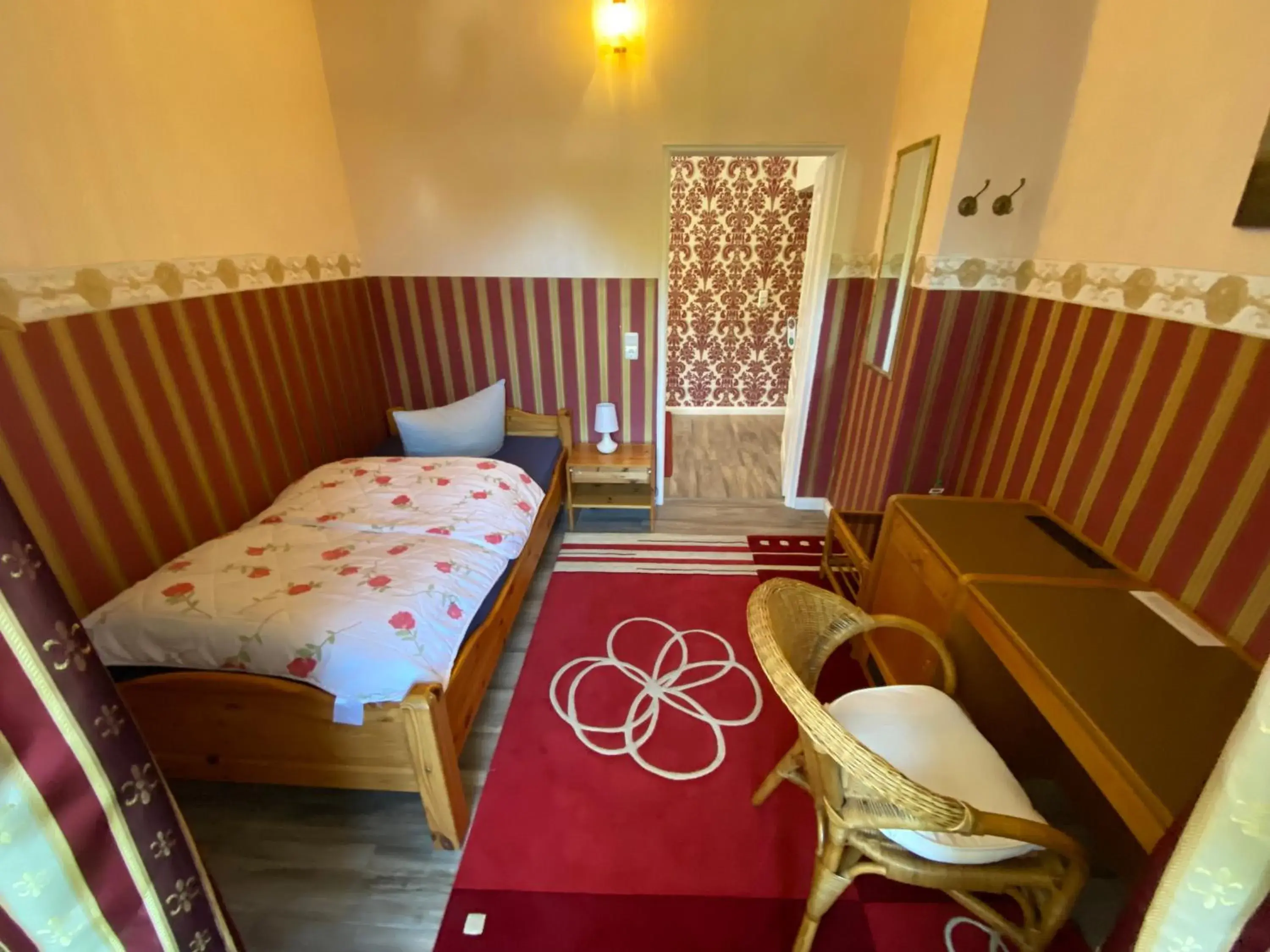 Single Room with Shared Shower and Toilet in Jagdschloss lalendorf Single Room with Shared Shower and Toilet in Jagdschloss lalendorf