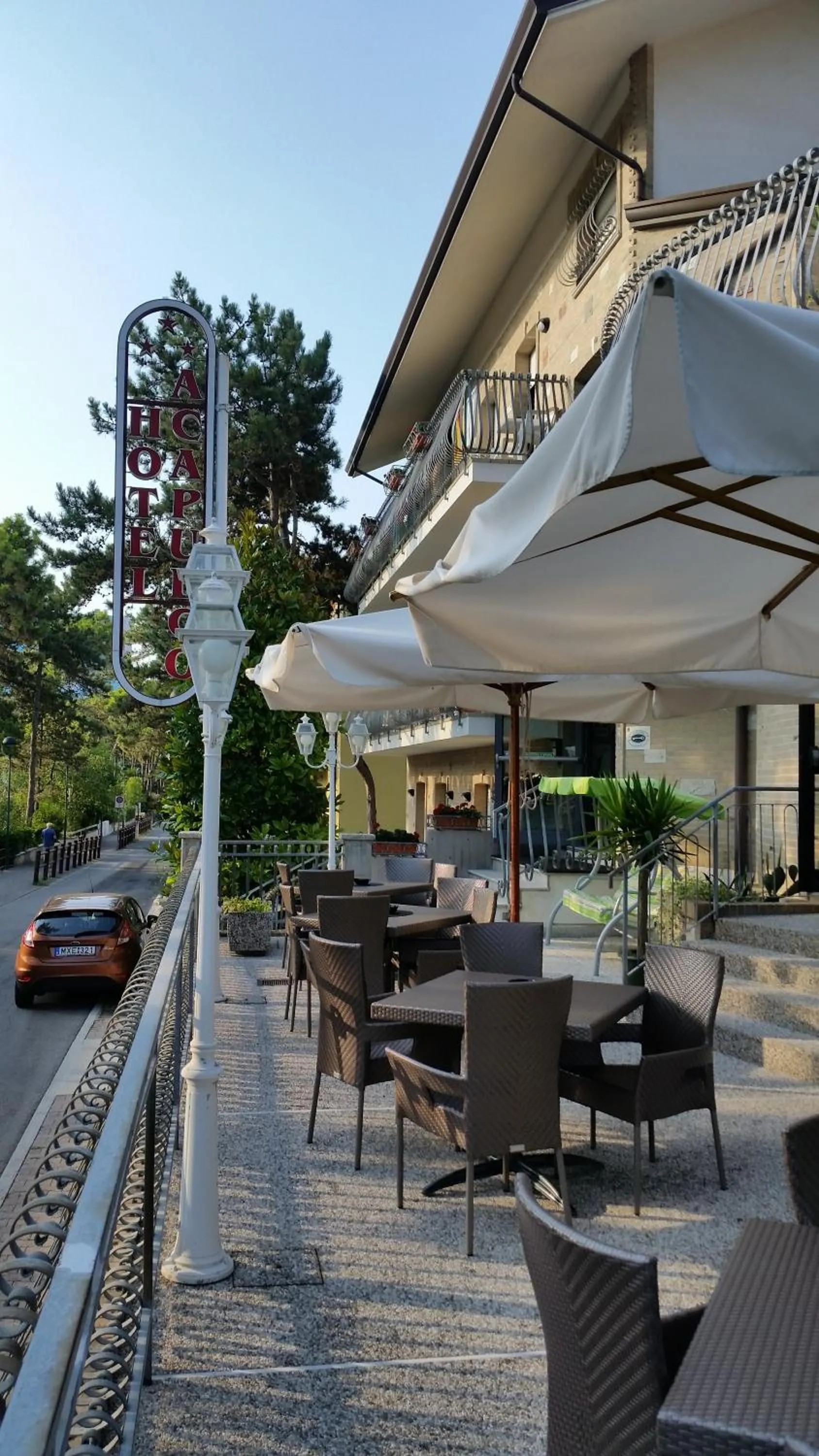 Facade/entrance in Hotel Acapulco