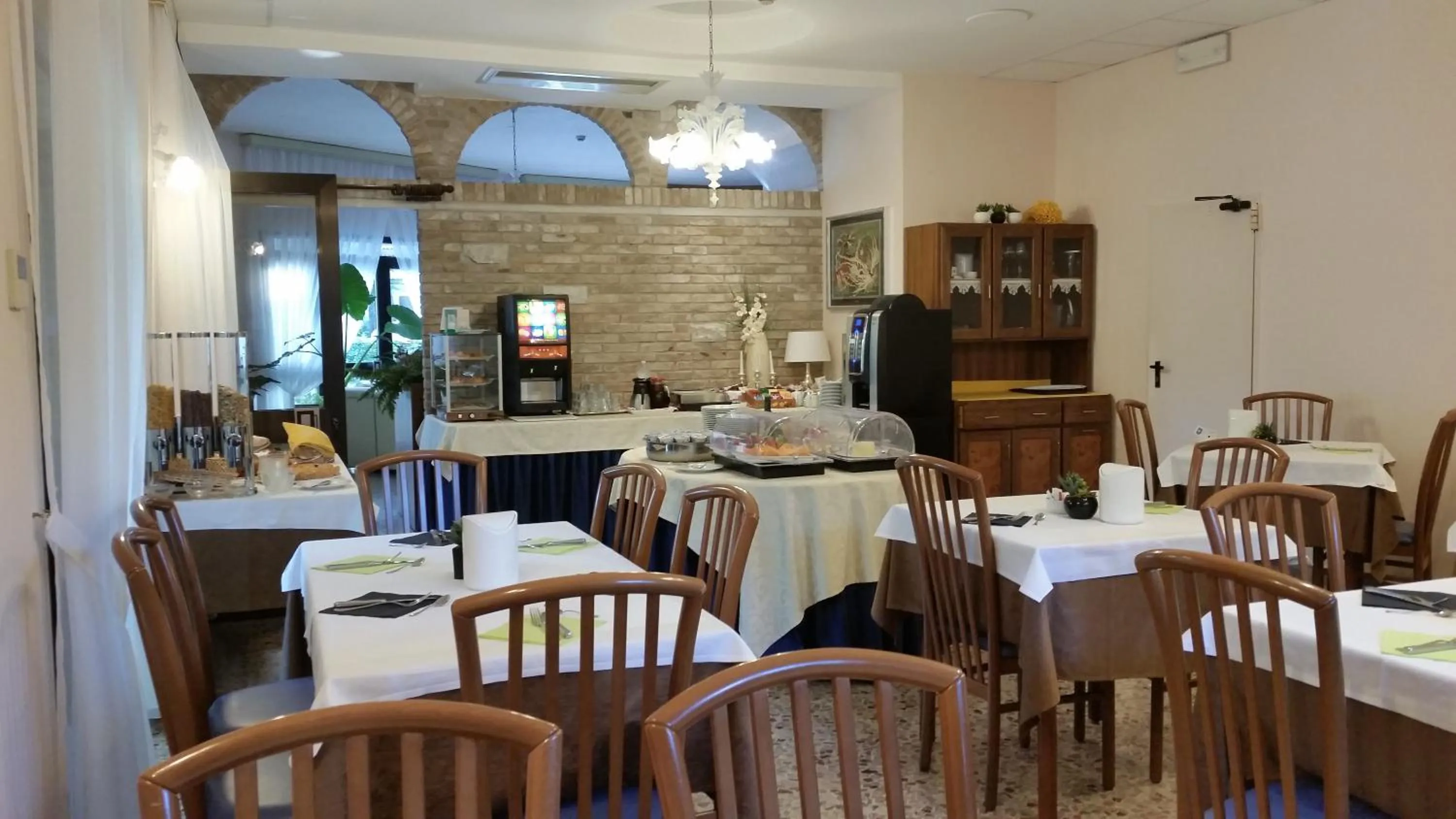 Restaurant/places to eat in Hotel Acapulco