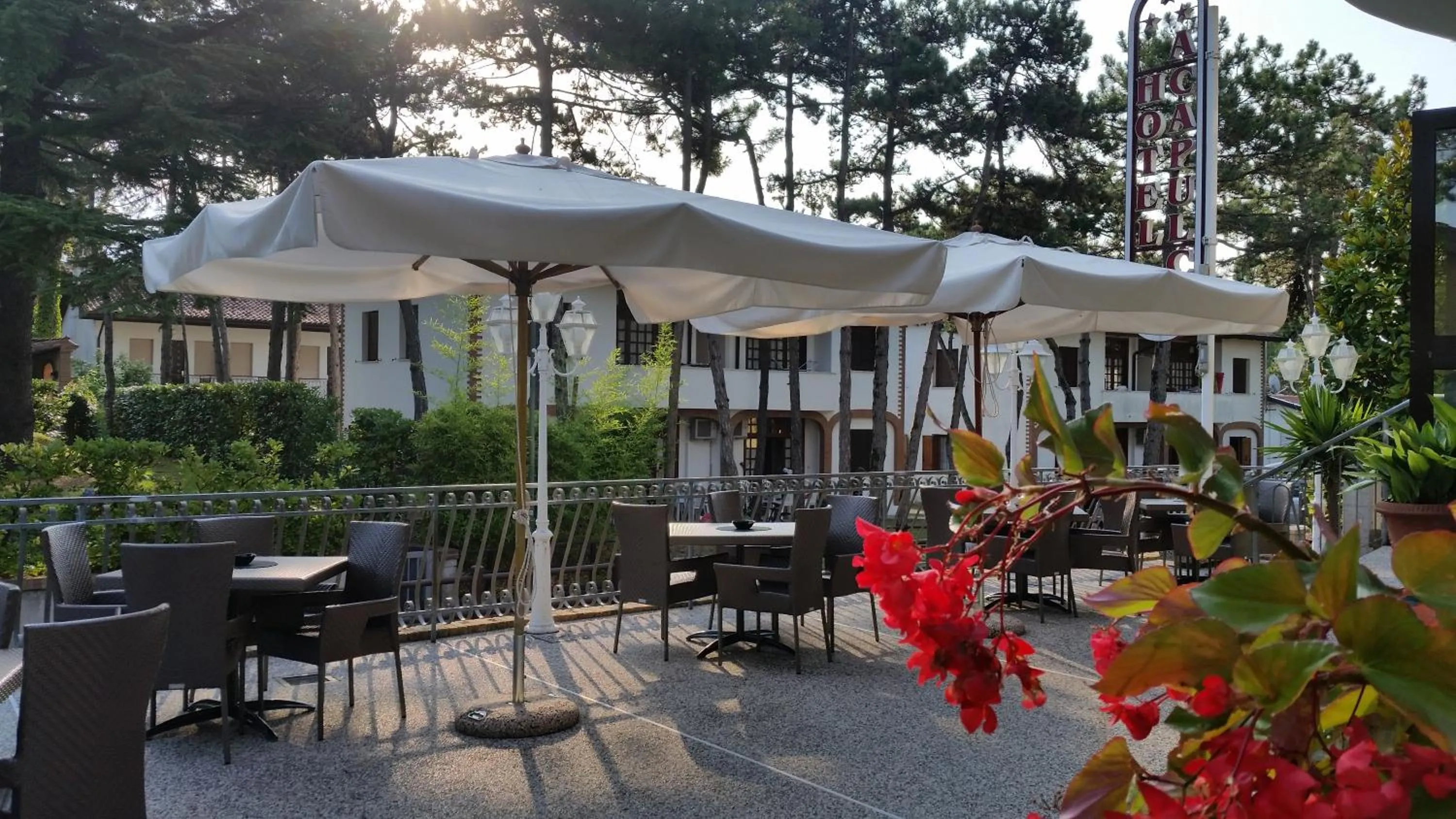Facade/entrance in Hotel Acapulco