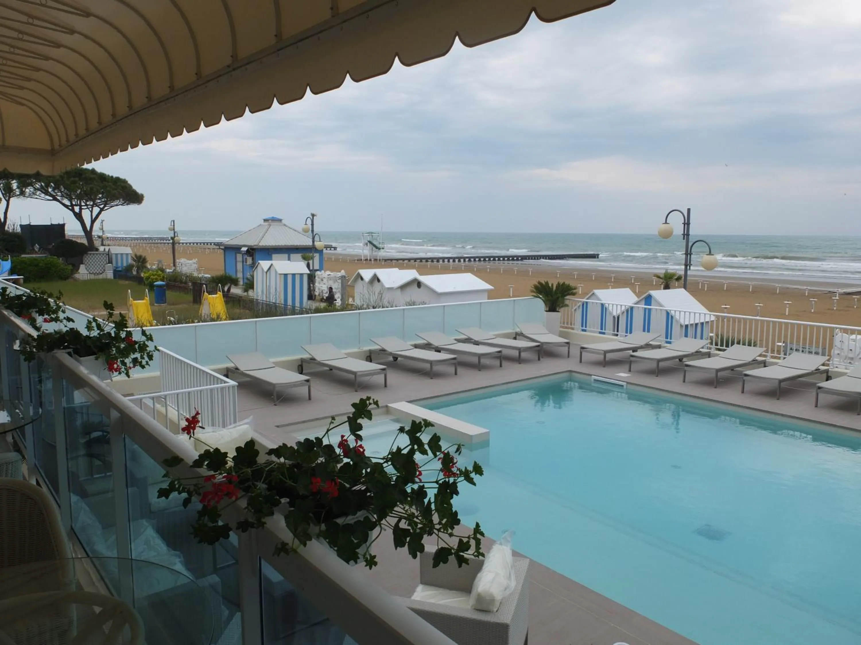 Swimming pool in Hotel Canarie