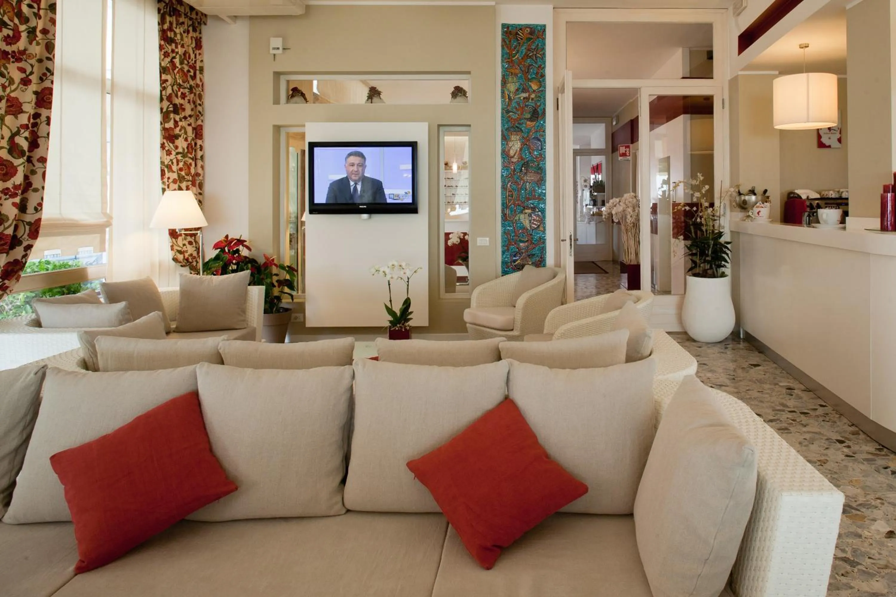 Communal lounge/ TV room in Hotel Canarie