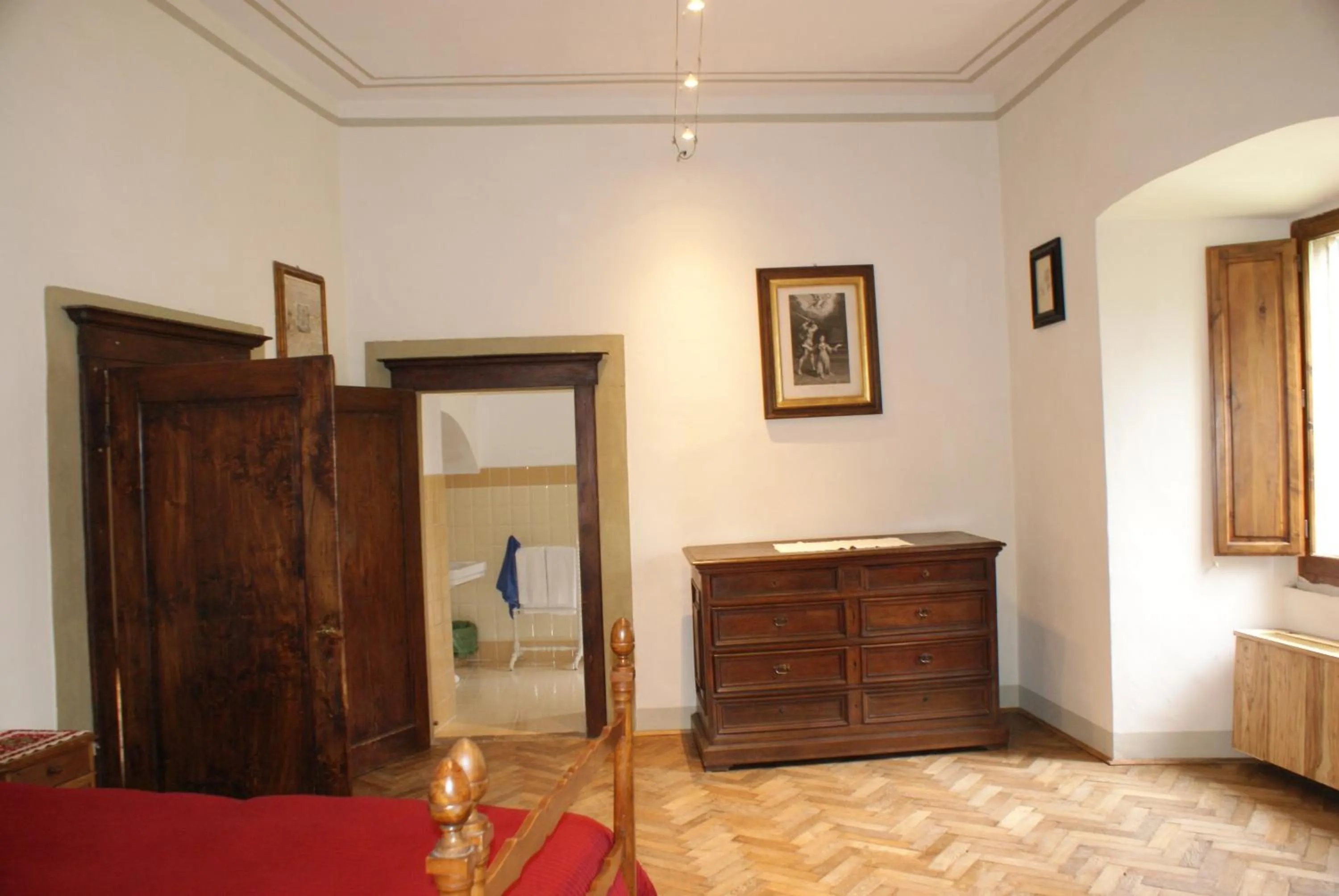 wardrobe in Relais La Torre