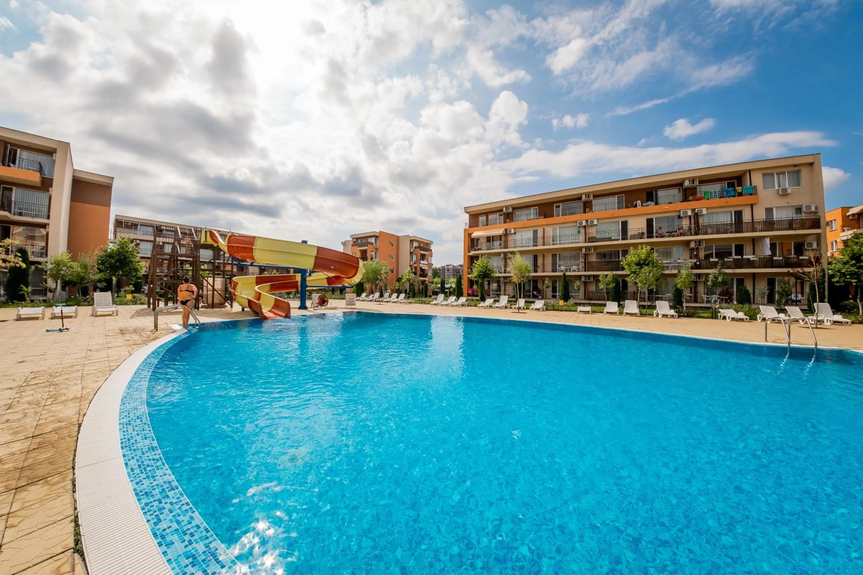 Swimming pool in Orchid Fort Garden