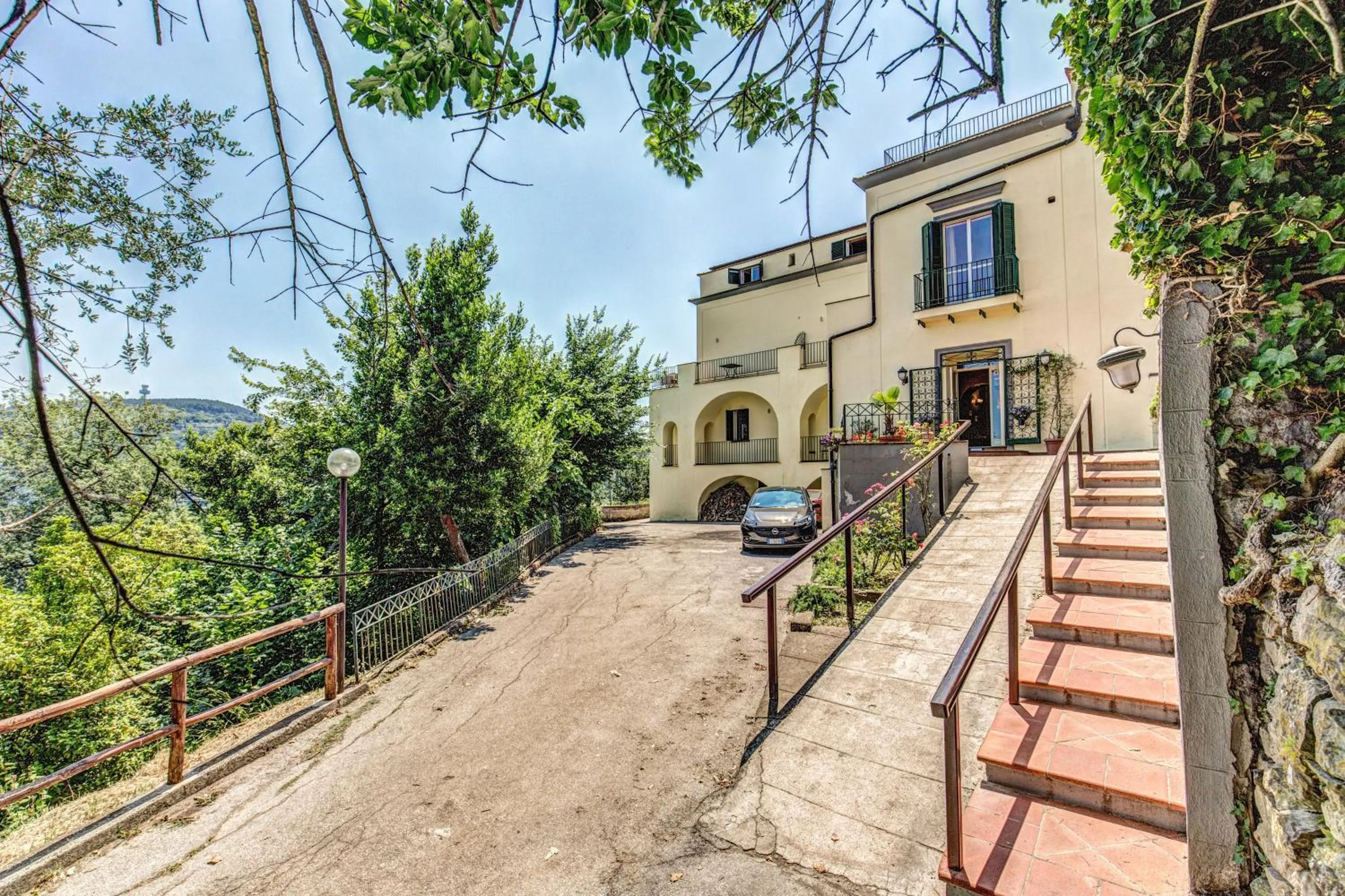 Facade/entrance in Villa Romita