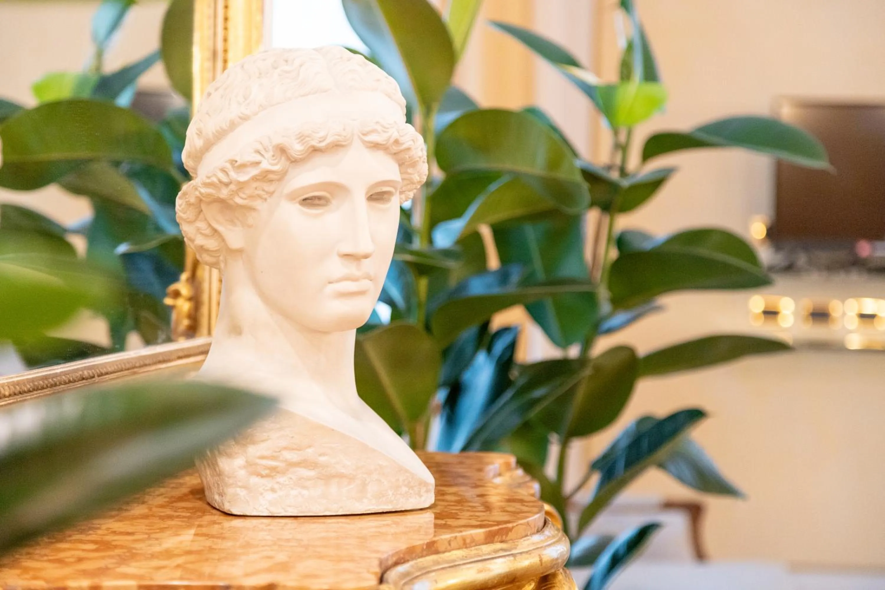 Restaurant/places to eat in Hotel Stendhal