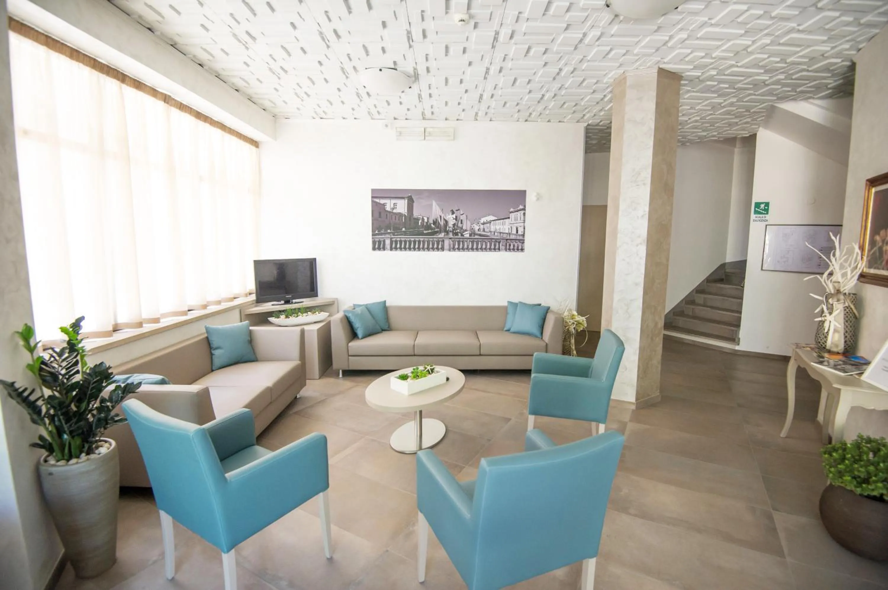 Communal lounge/ TV room in Hotel Croce del Sud