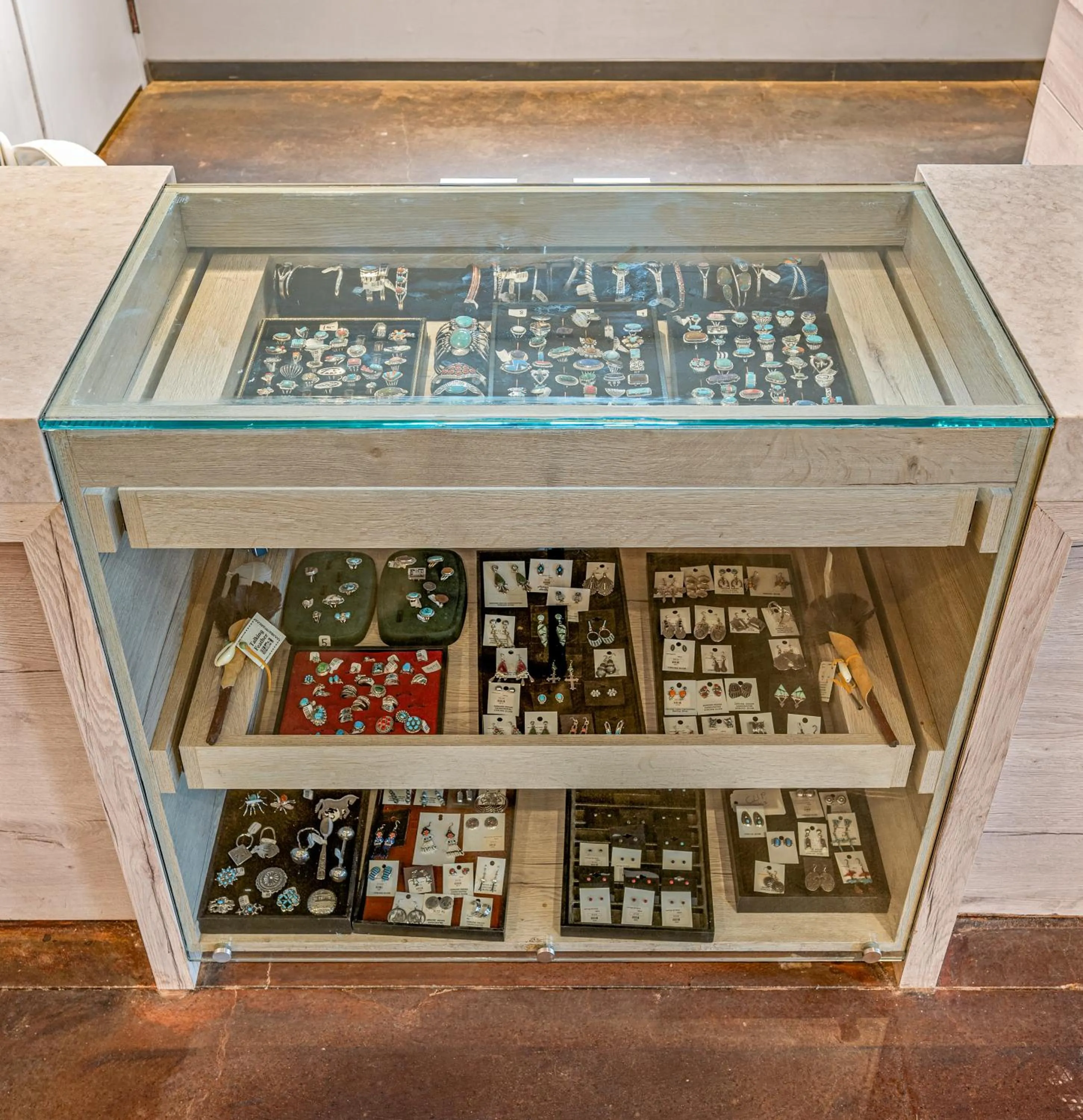 On-site shops in Marble Canyon Lodge