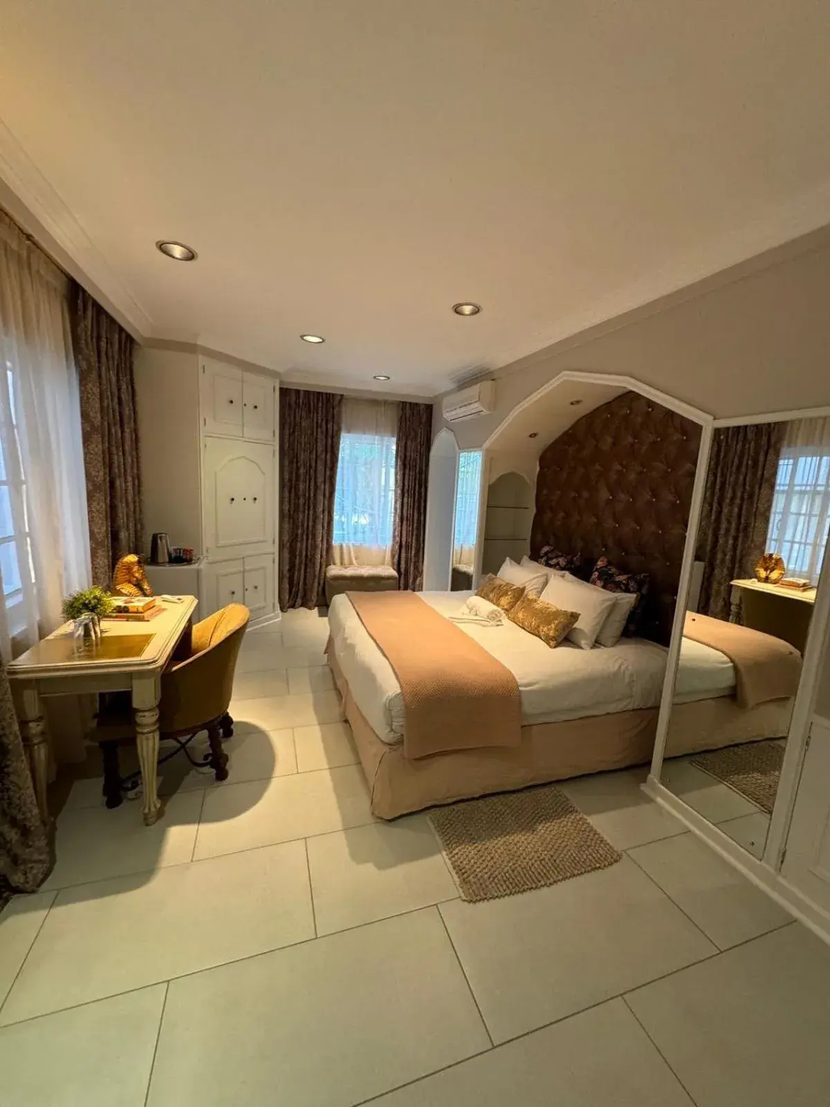 Luxury Double Room - single occupancy in Summerview Boutique Hotel & Conference Luxury Double Room - single occupancy in Summerview Boutique Hotel & Conference