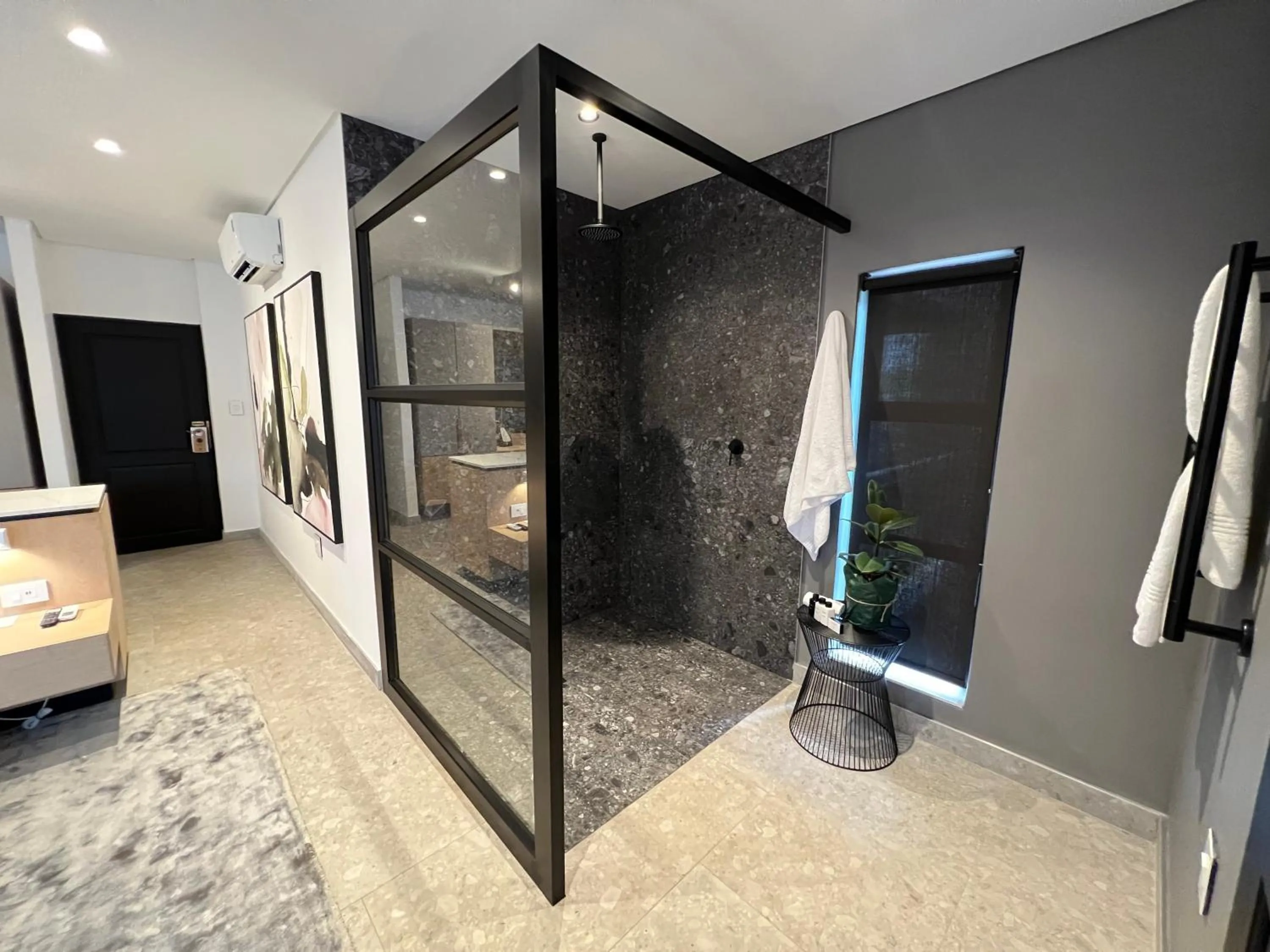 Bathroom, Bed in Menlyn Boutique Hotel