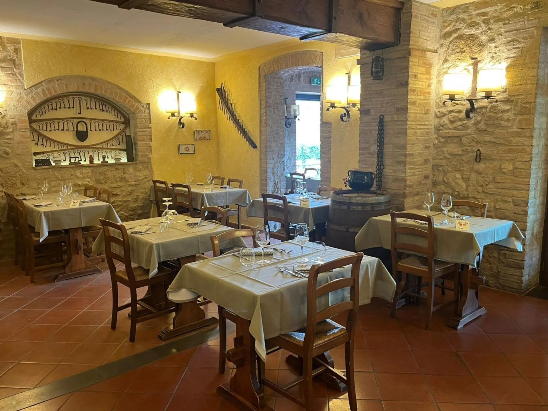 Restaurant/places to eat in Hotel Sovestro