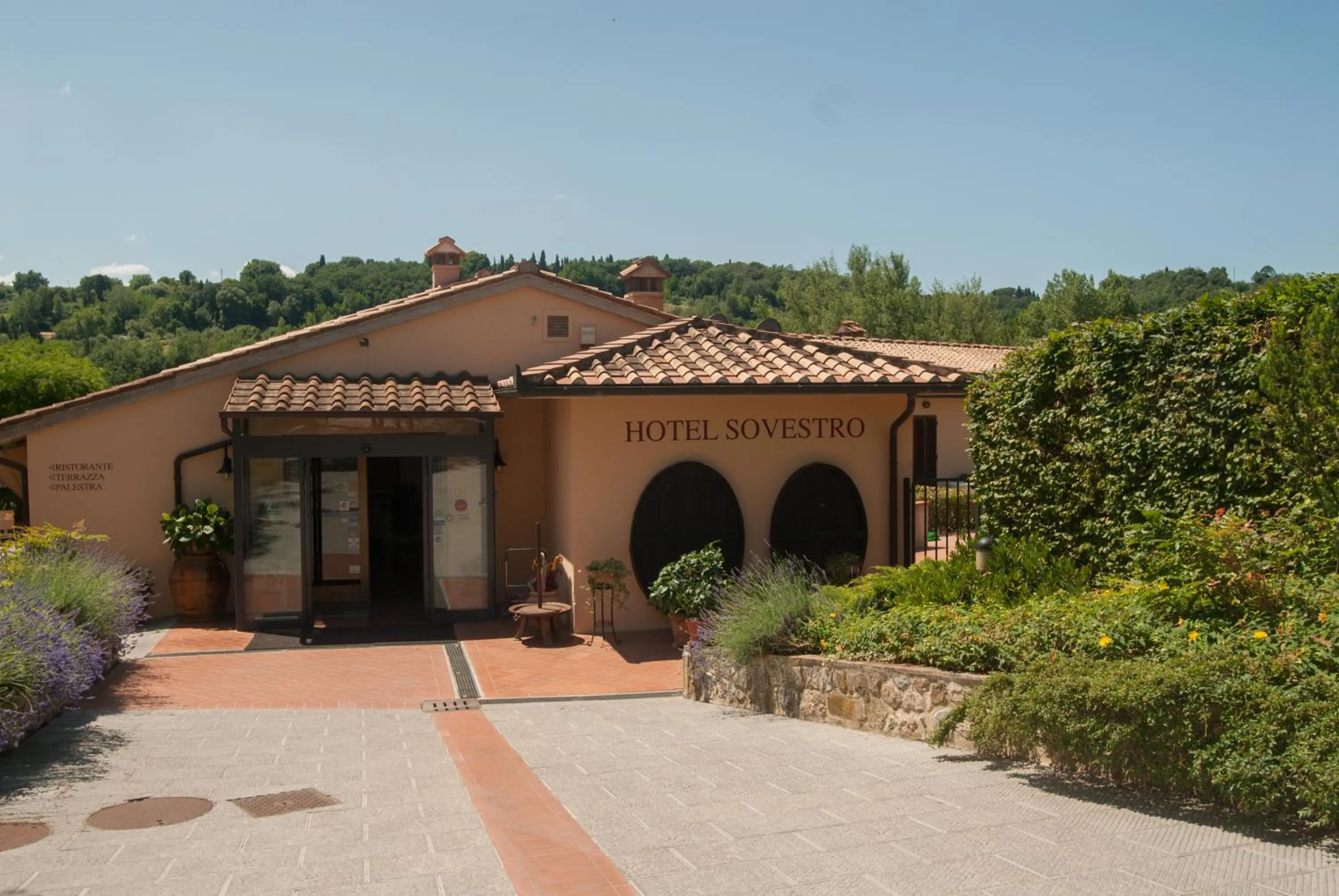 Facade/entrance in Hotel Sovestro