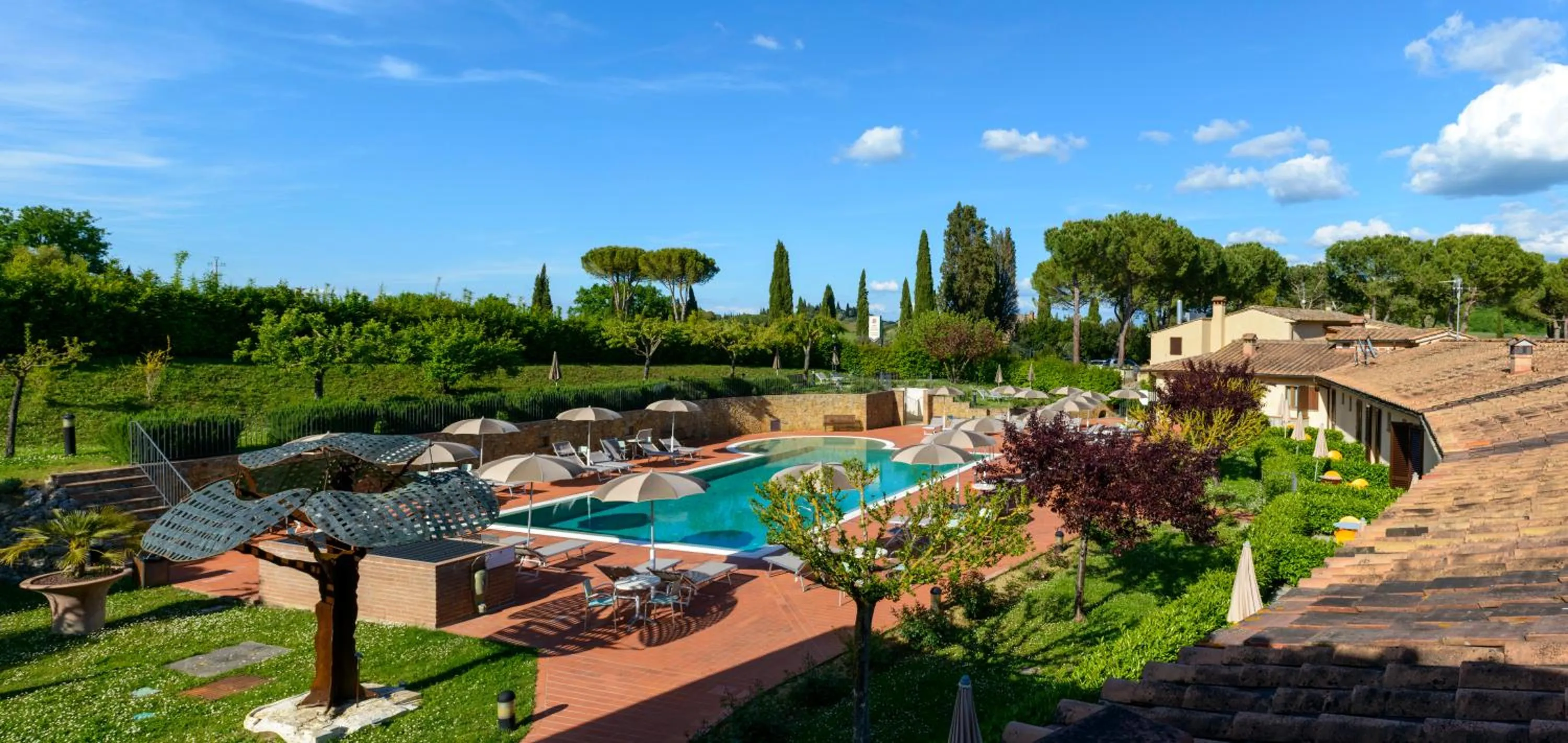 Pool view in Hotel Sovestro