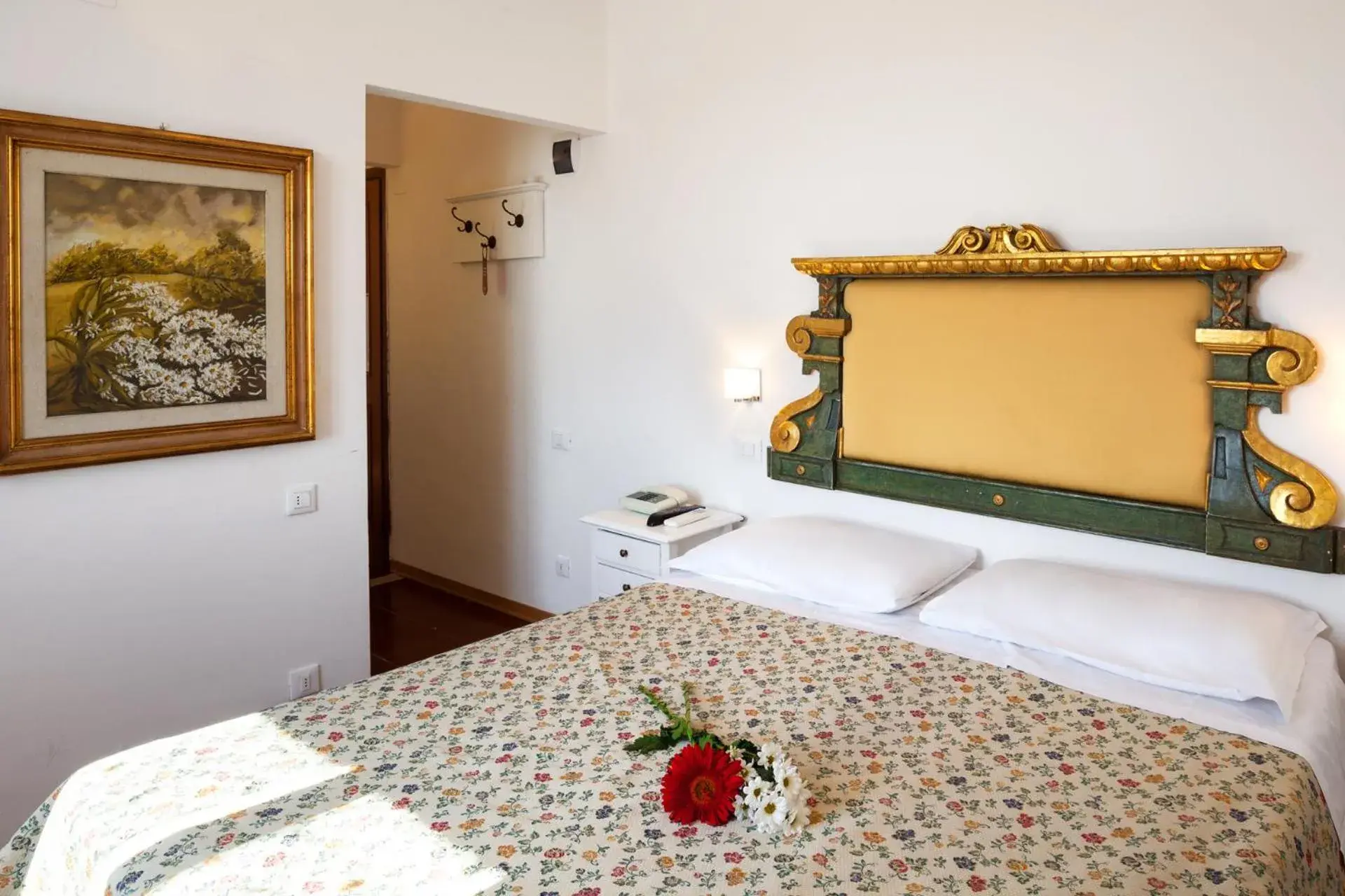 Suite with Mountain View - single occupancy in Hotel Porta Romana di Luce Hotels Suite with Mountain View - single occupancy in Hotel Porta Romana di Luce Hotels