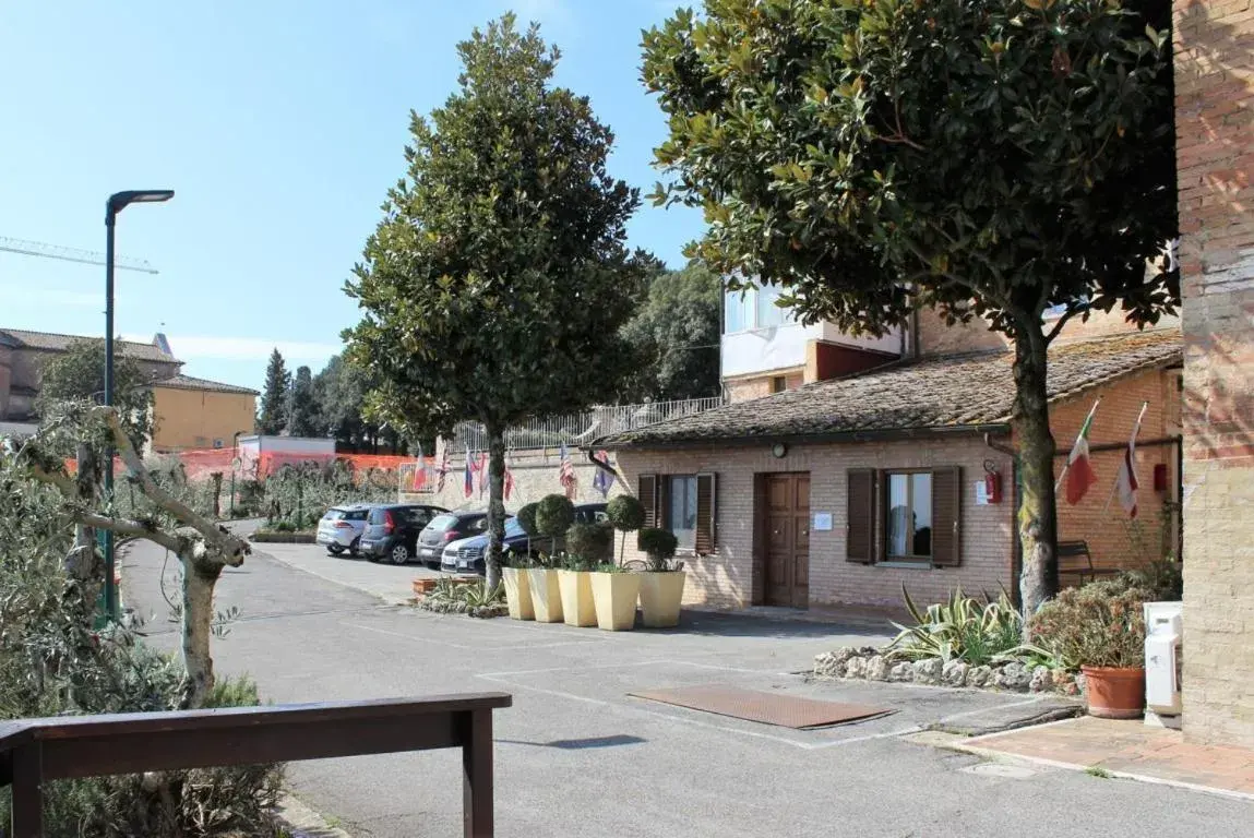 Double Room with Patio - single occupancy in Hotel Porta Romana di Luce Hotels Double Room with Patio - single occupancy in Hotel Porta Romana di Luce Hotels