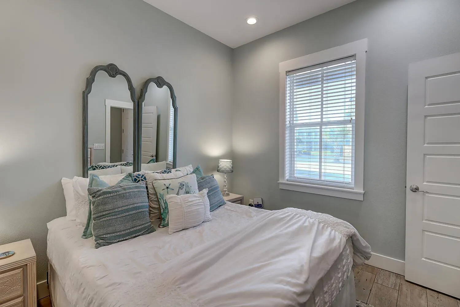 Other, Bed in Shells on the Beach TC 2104