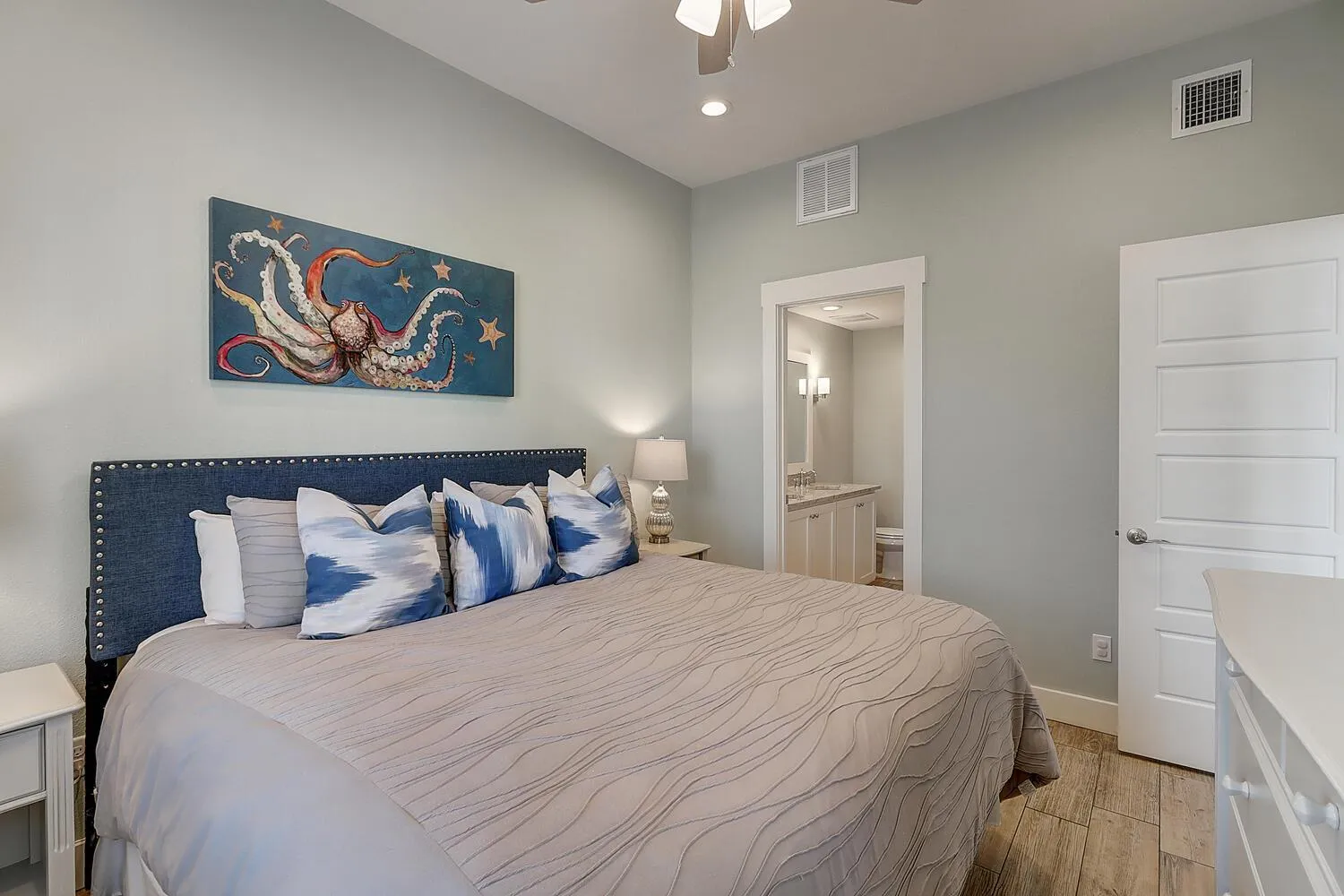 Other, Bed in Shells on the Beach TC 2104