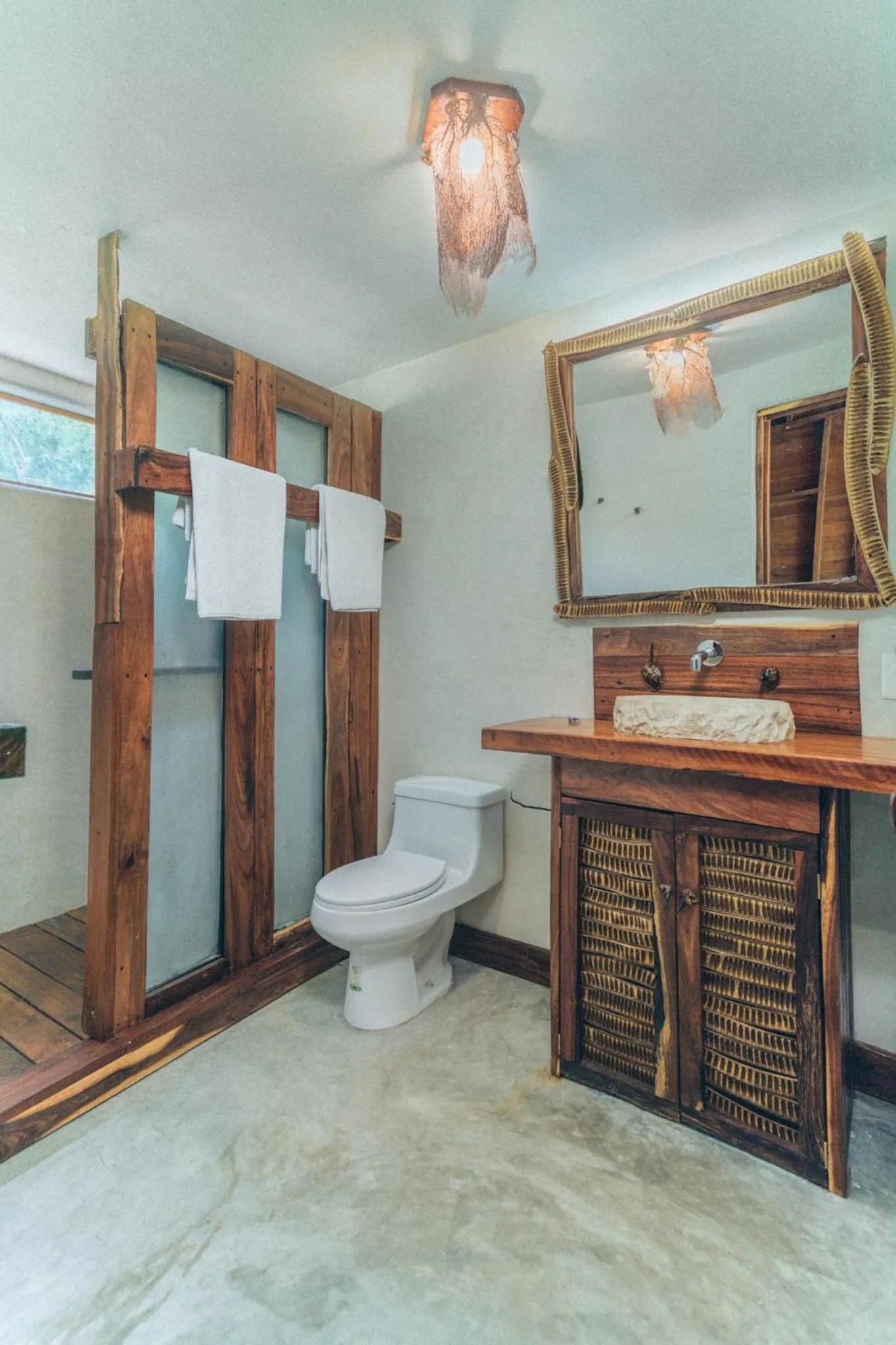 Toilet in Embajada Universal By La Eufemia Group