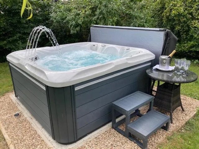 Hot Tub in The Suites at Pannells Ash