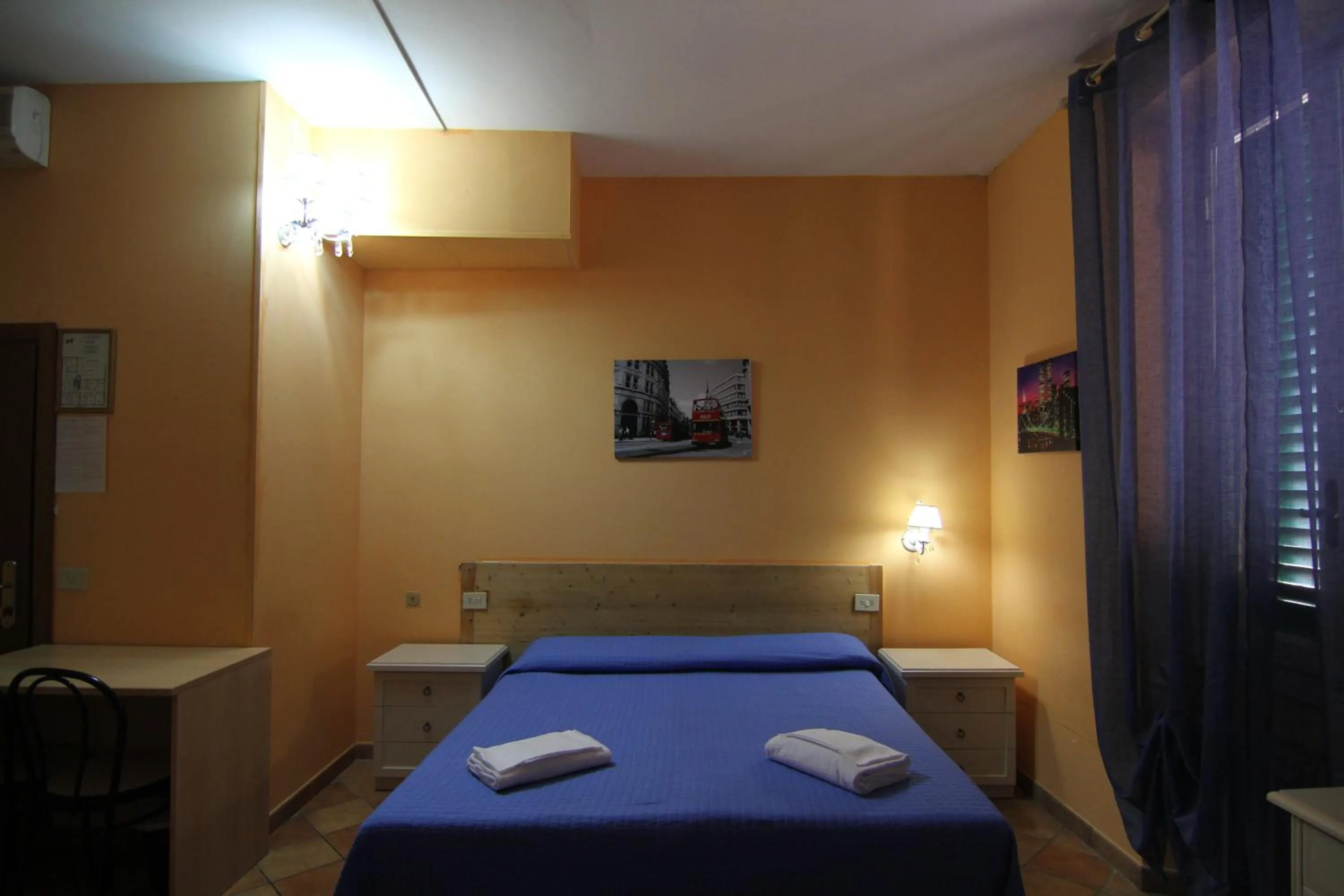 Bedroom, Bed in Hotel Cordova