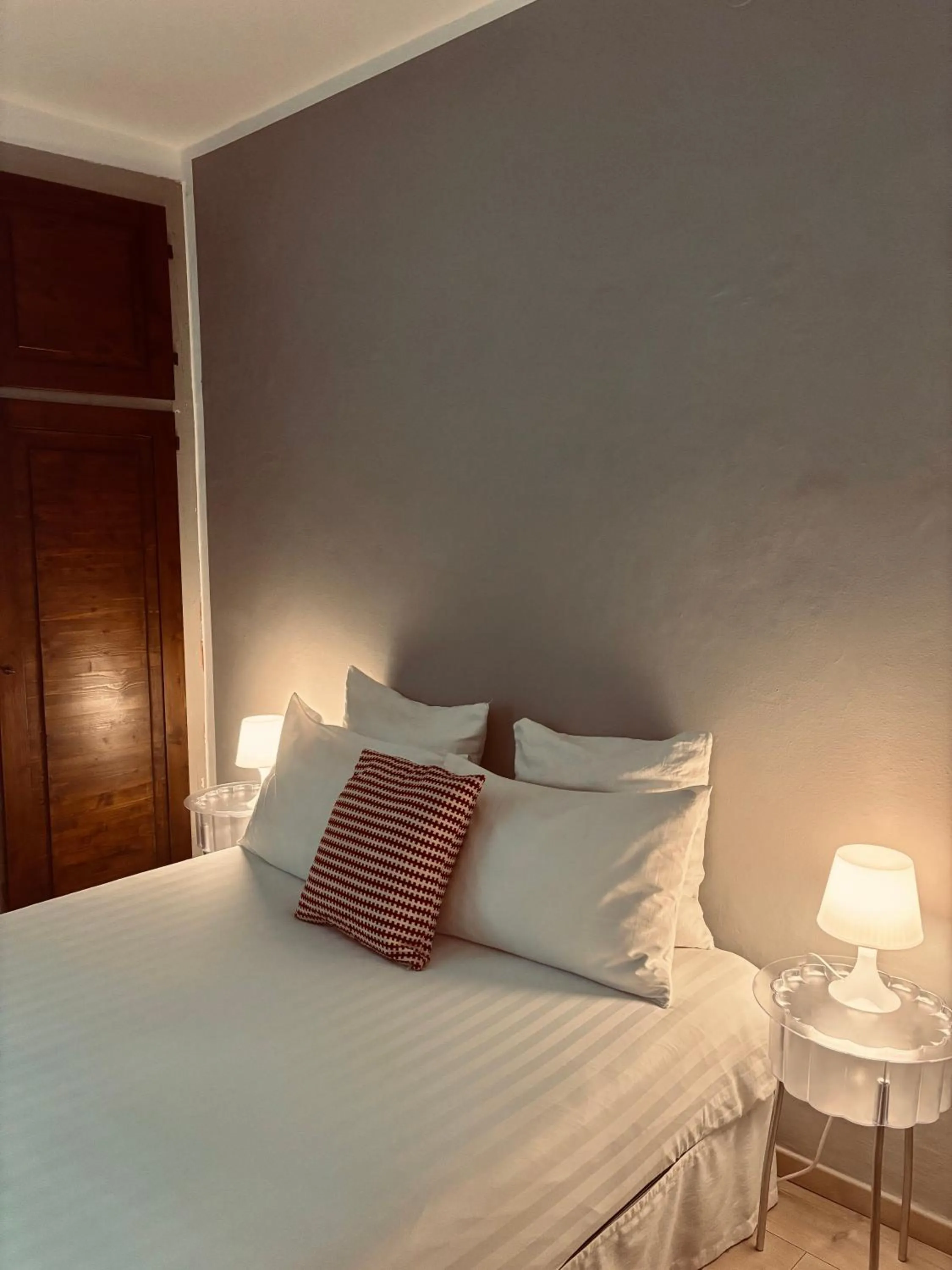 Decorative detail, Bed in Al Cavour 34