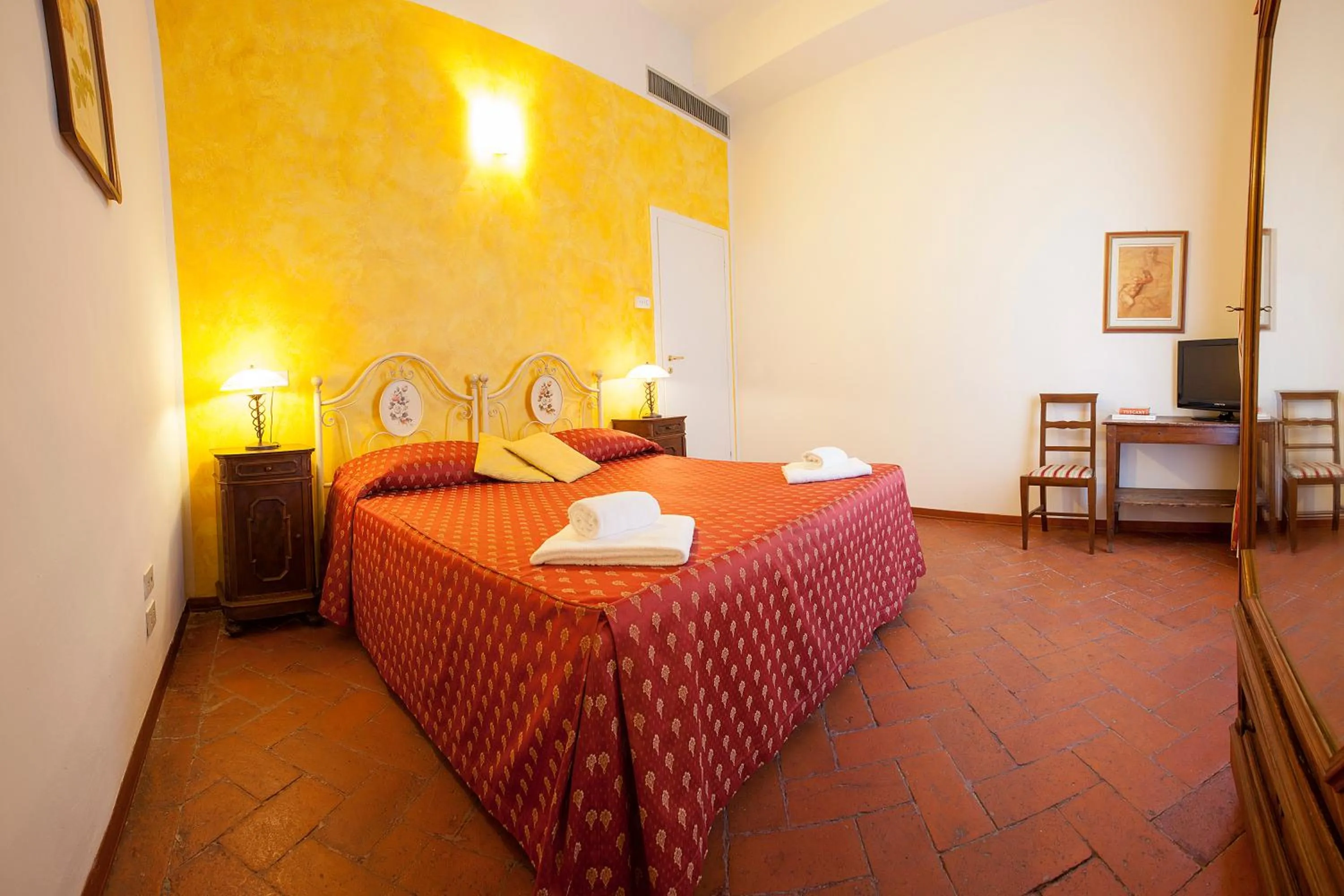 Photo of the whole room, Bed in B&B Home in Florence